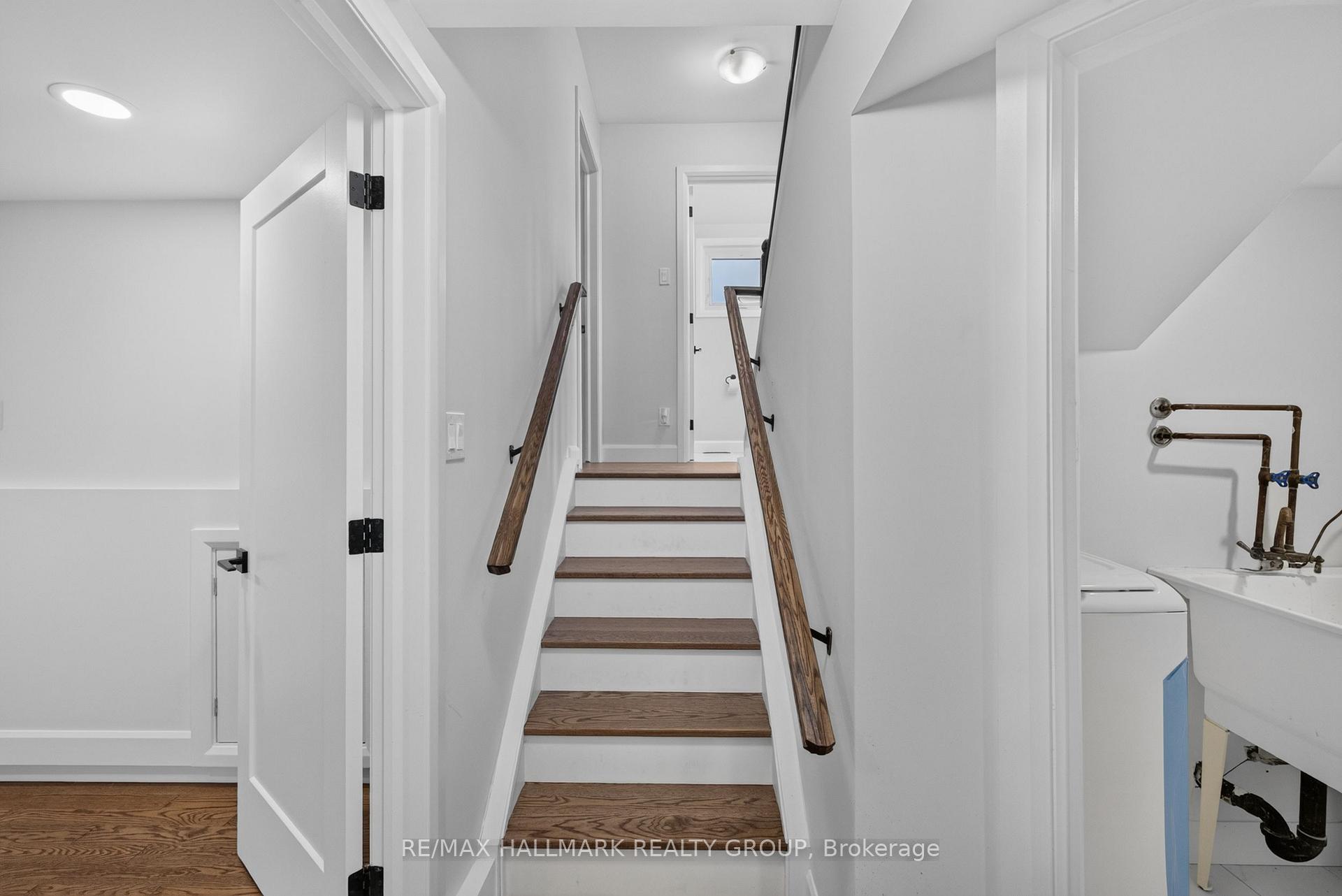 Photo 35 of 114 Meadowlands Drive W, Ottawa, Meadowlands/Crestview — HOMEH