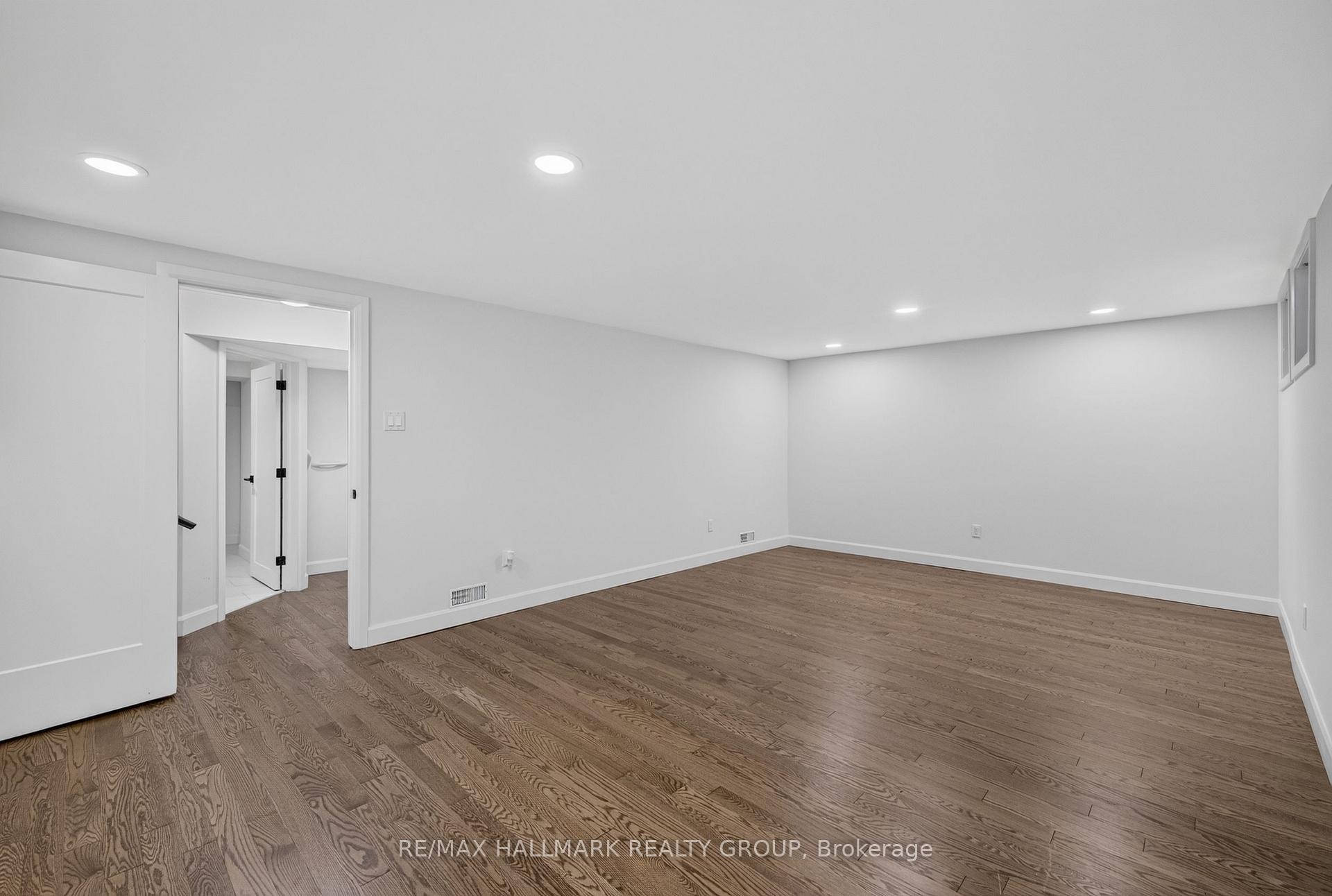 Photo 38 of 114 Meadowlands Drive W, Ottawa, Meadowlands/Crestview — HOMEH