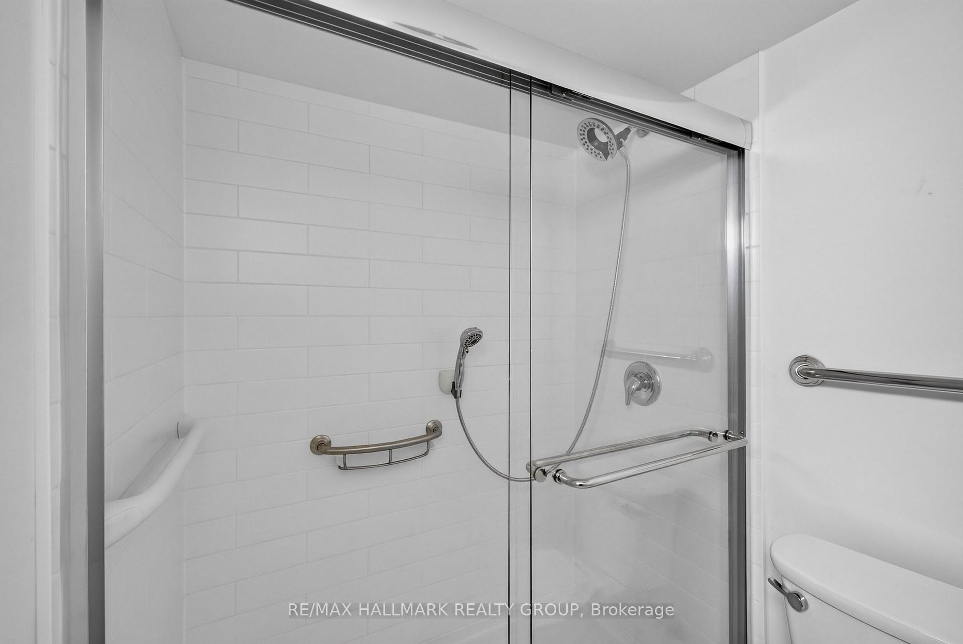 Photo 41 of 114 Meadowlands Drive W, Ottawa, Meadowlands/Crestview — HOMEH