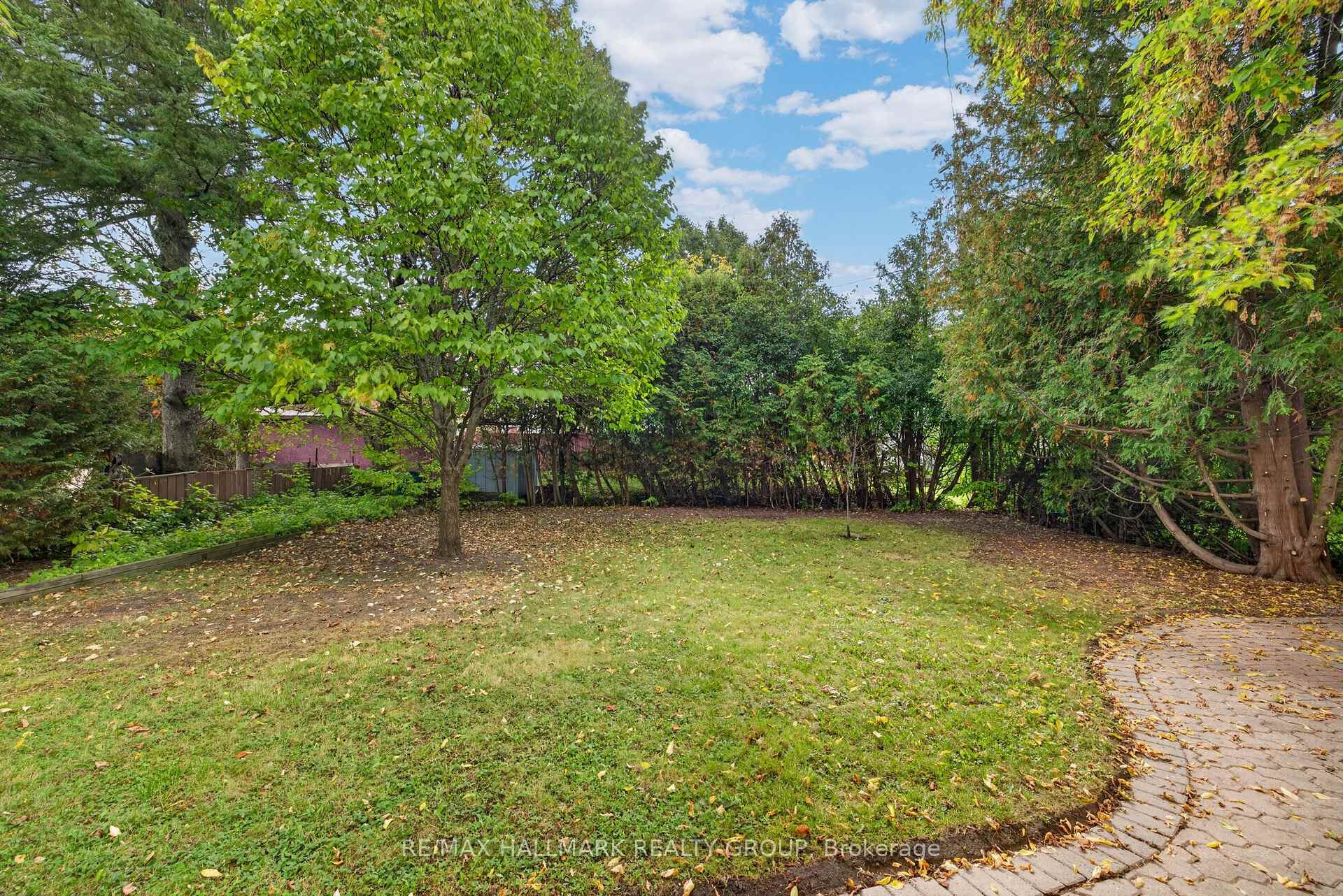 Photo 43 of 114 Meadowlands Drive W, Ottawa, Meadowlands/Crestview — HOMEH