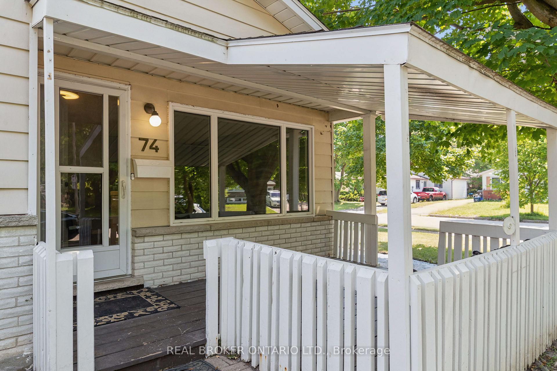 Photo 5 of 74 Helene Crescent, Waterloo, Beechwood — HOMEH