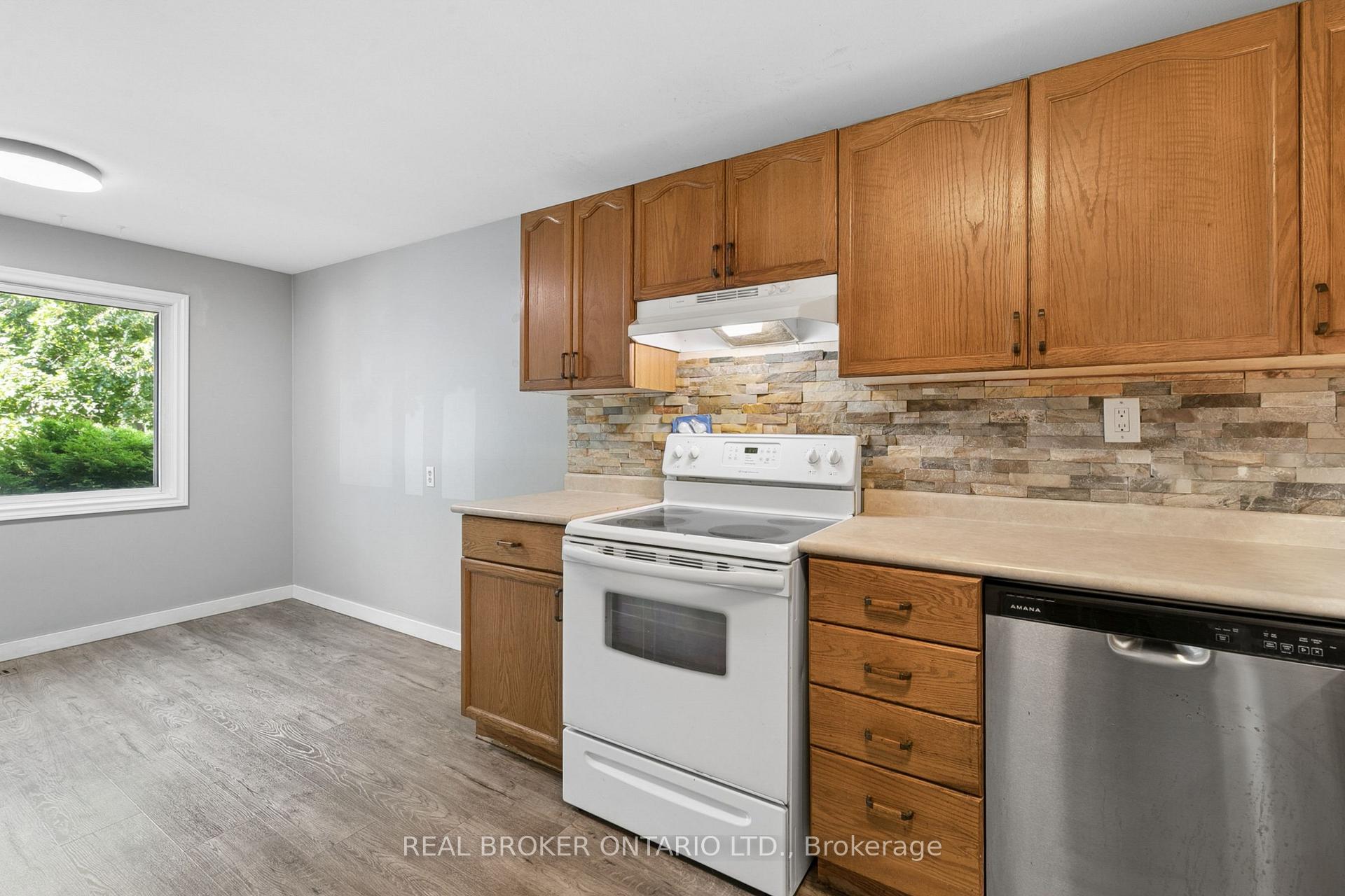 Photo 11 of 74 Helene Crescent, Waterloo, Beechwood — HOMEH