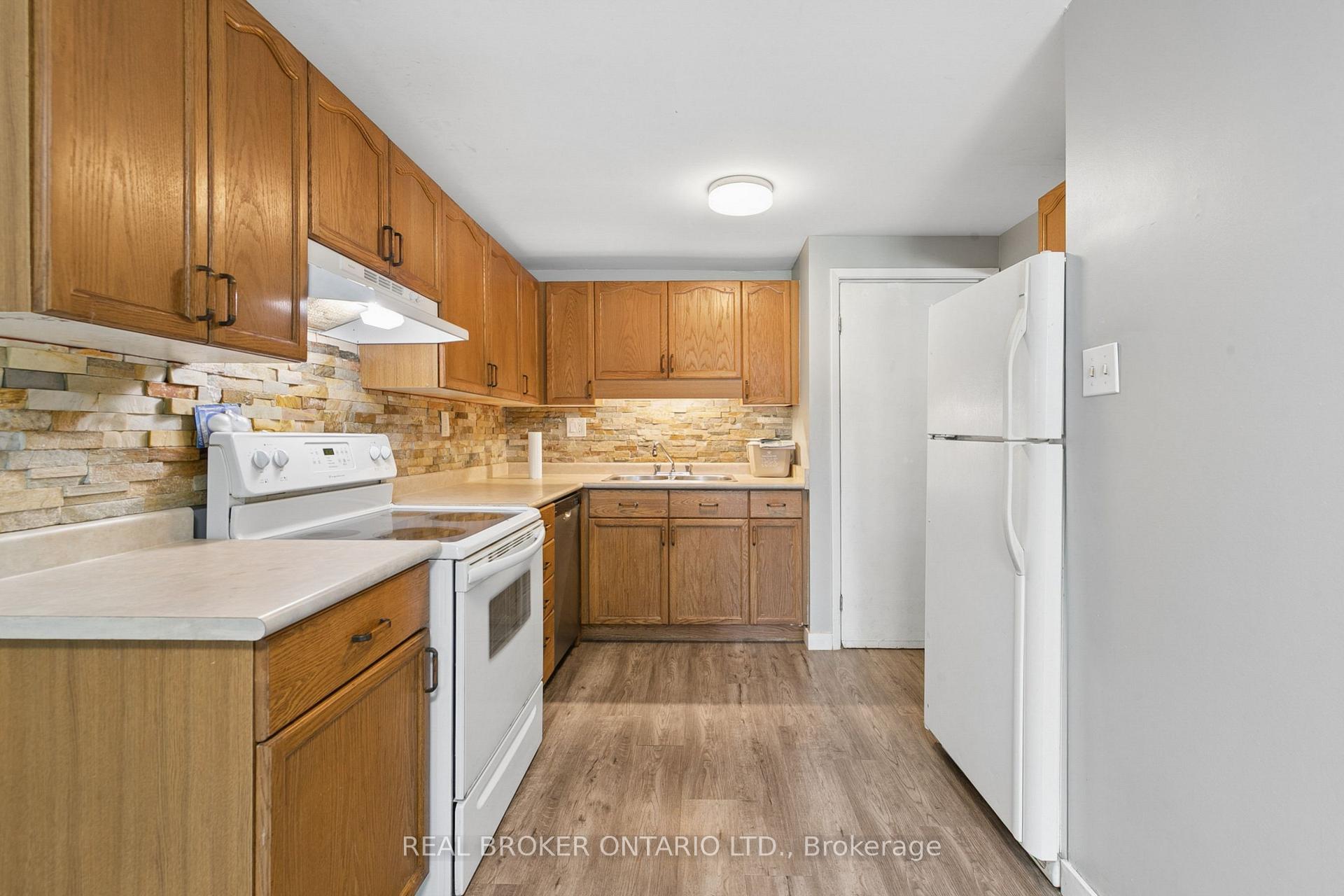 Photo 12 of 74 Helene Crescent, Waterloo, Beechwood — HOMEH
