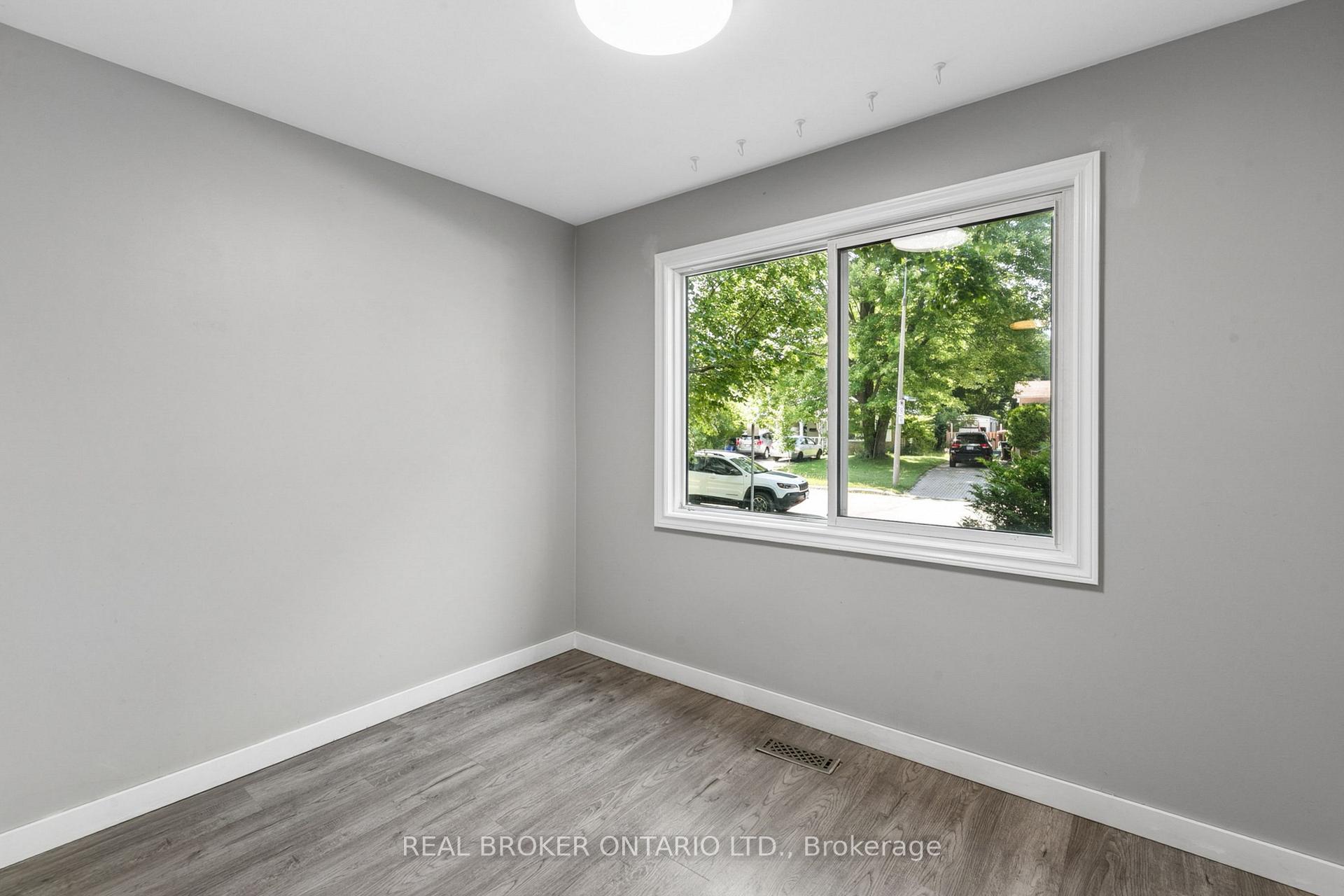 Photo 13 of 74 Helene Crescent, Waterloo, Beechwood — HOMEH