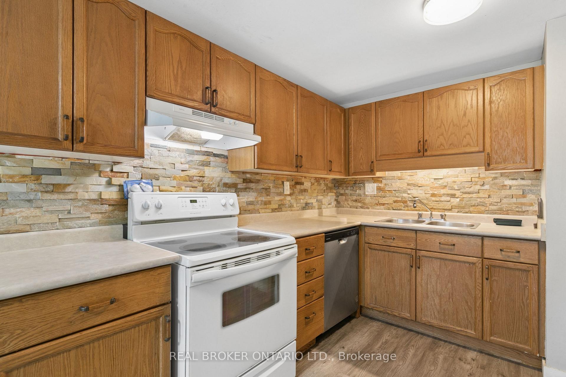 Photo 14 of 74 Helene Crescent, Waterloo, Beechwood — HOMEH