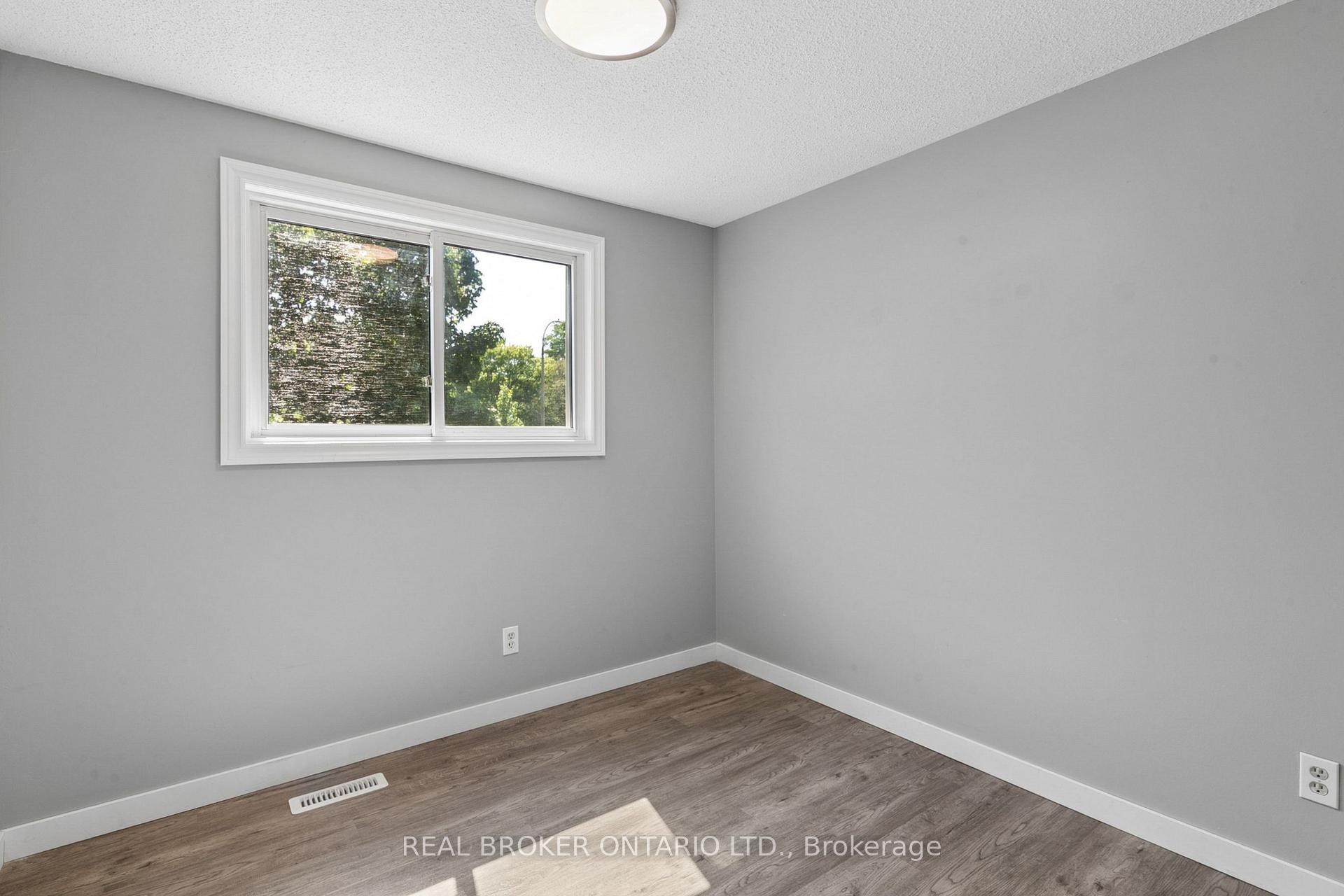 Photo 19 of 74 Helene Crescent, Waterloo, Beechwood — HOMEH
