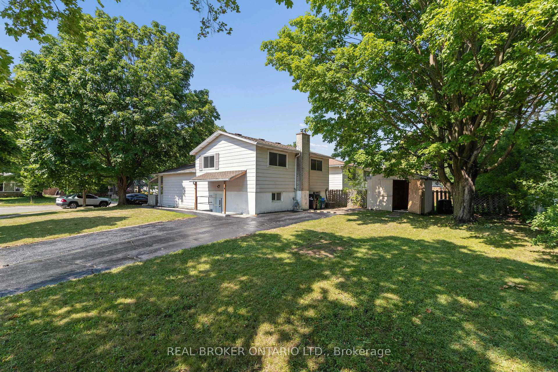 Photo 28 of 74 Helene Crescent, Waterloo, Beechwood — HOMEH