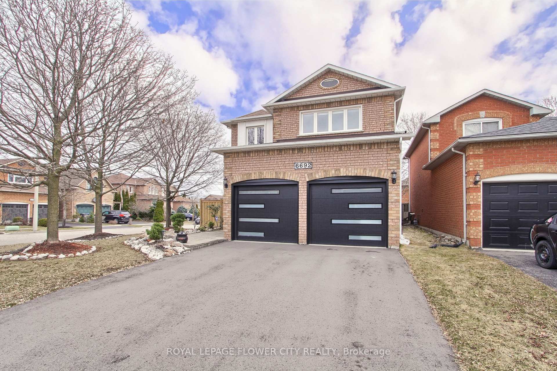 Photo 2 of 6692 Meteor Court, Mississauga, Lisgar — HOMEH