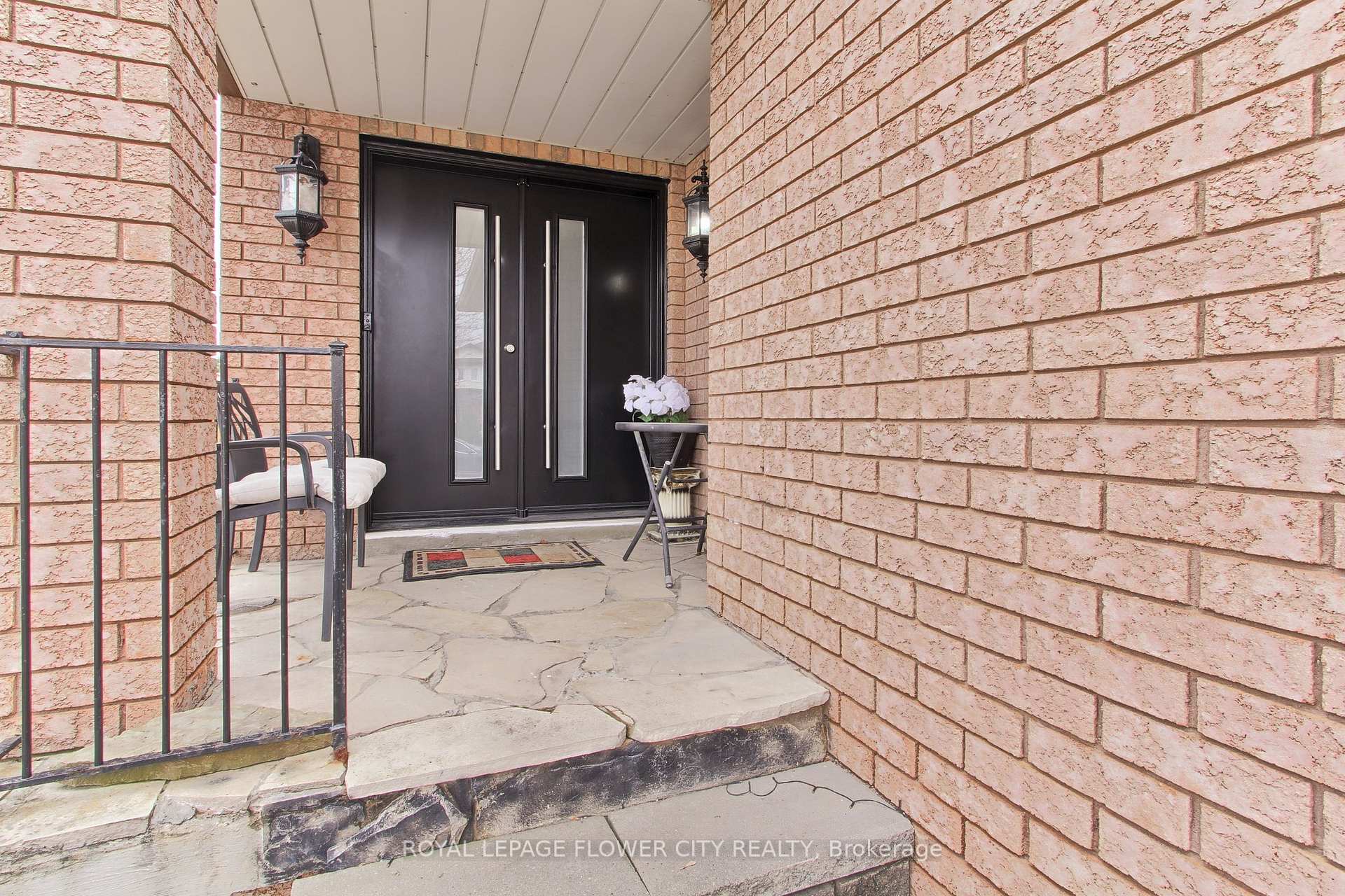 Photo 5 of 6692 Meteor Court, Mississauga, Lisgar — HOMEH