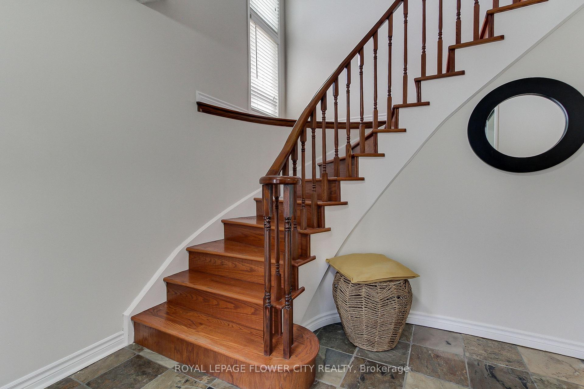 Photo 7 of 6692 Meteor Court, Mississauga, Lisgar — HOMEH