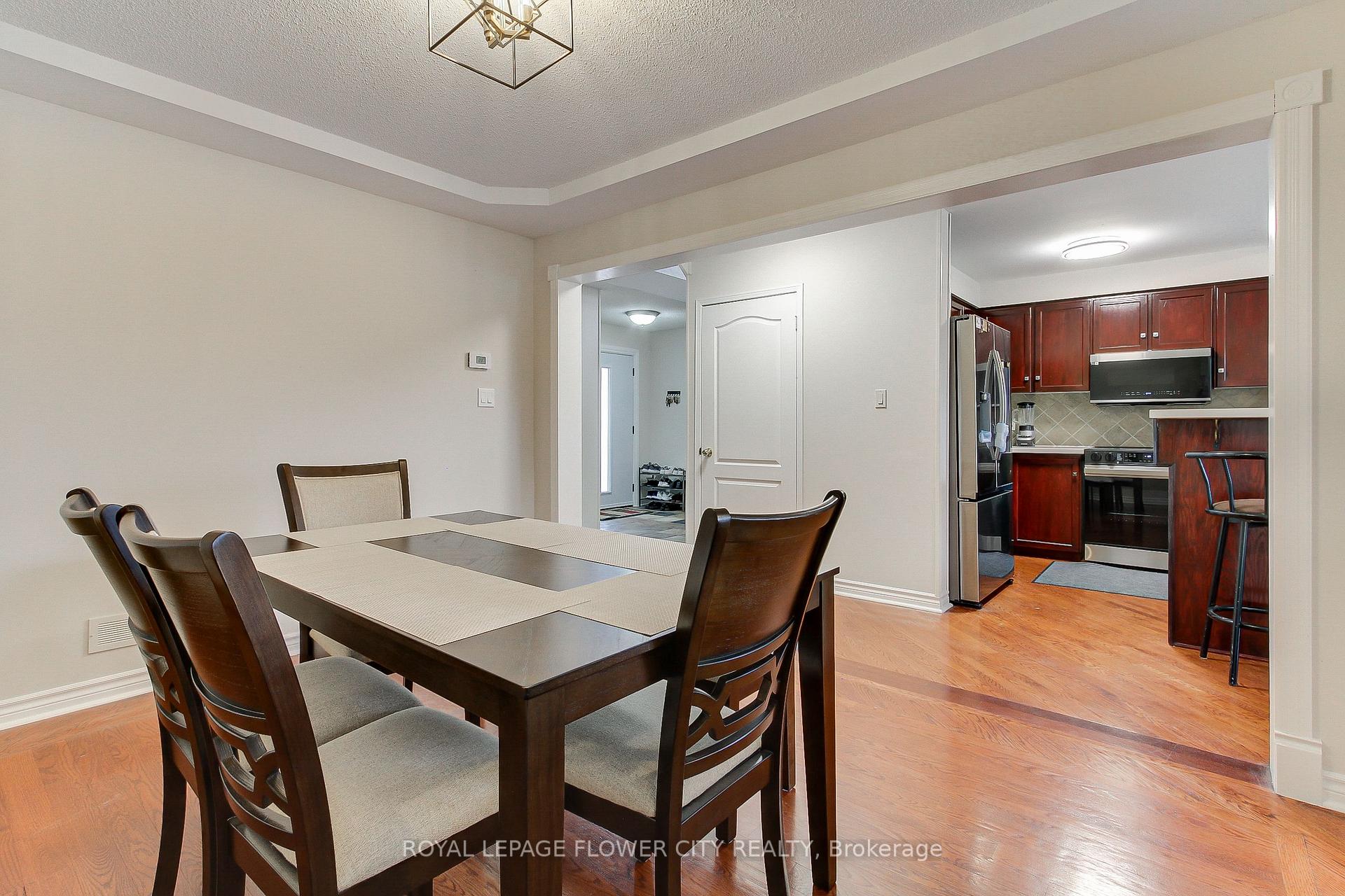Photo 8 of 6692 Meteor Court, Mississauga, Lisgar — HOMEH