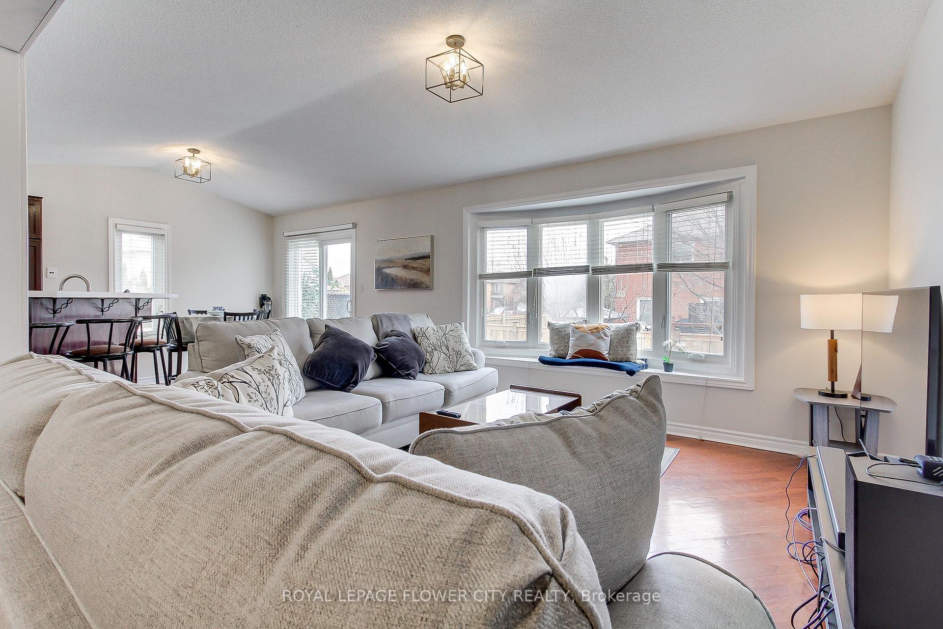 Photo 12 of 6692 Meteor Court, Mississauga, Lisgar — HOMEH