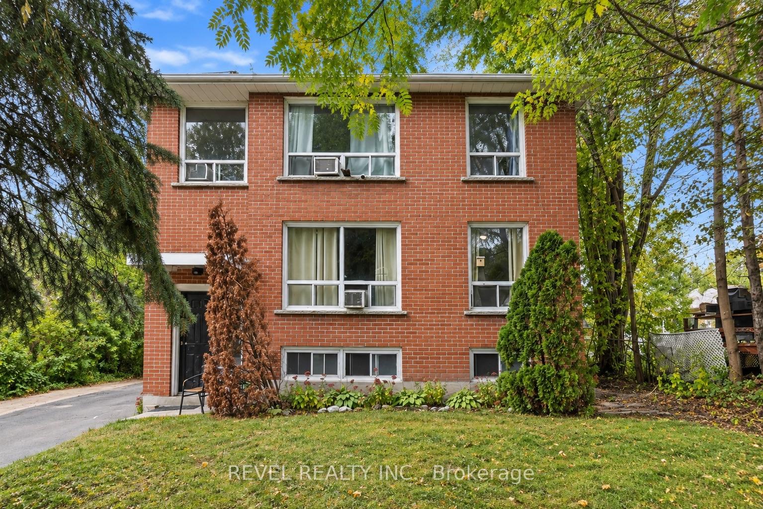 Photo 2 of 138 Innisfil Street, Barrie, Sanford — HOMEH