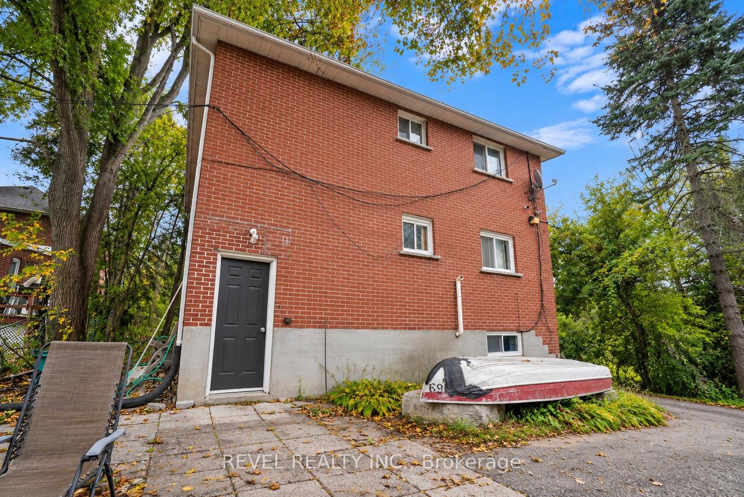 Photo 3 of 138 Innisfil Street, Barrie, Sanford — HOMEH