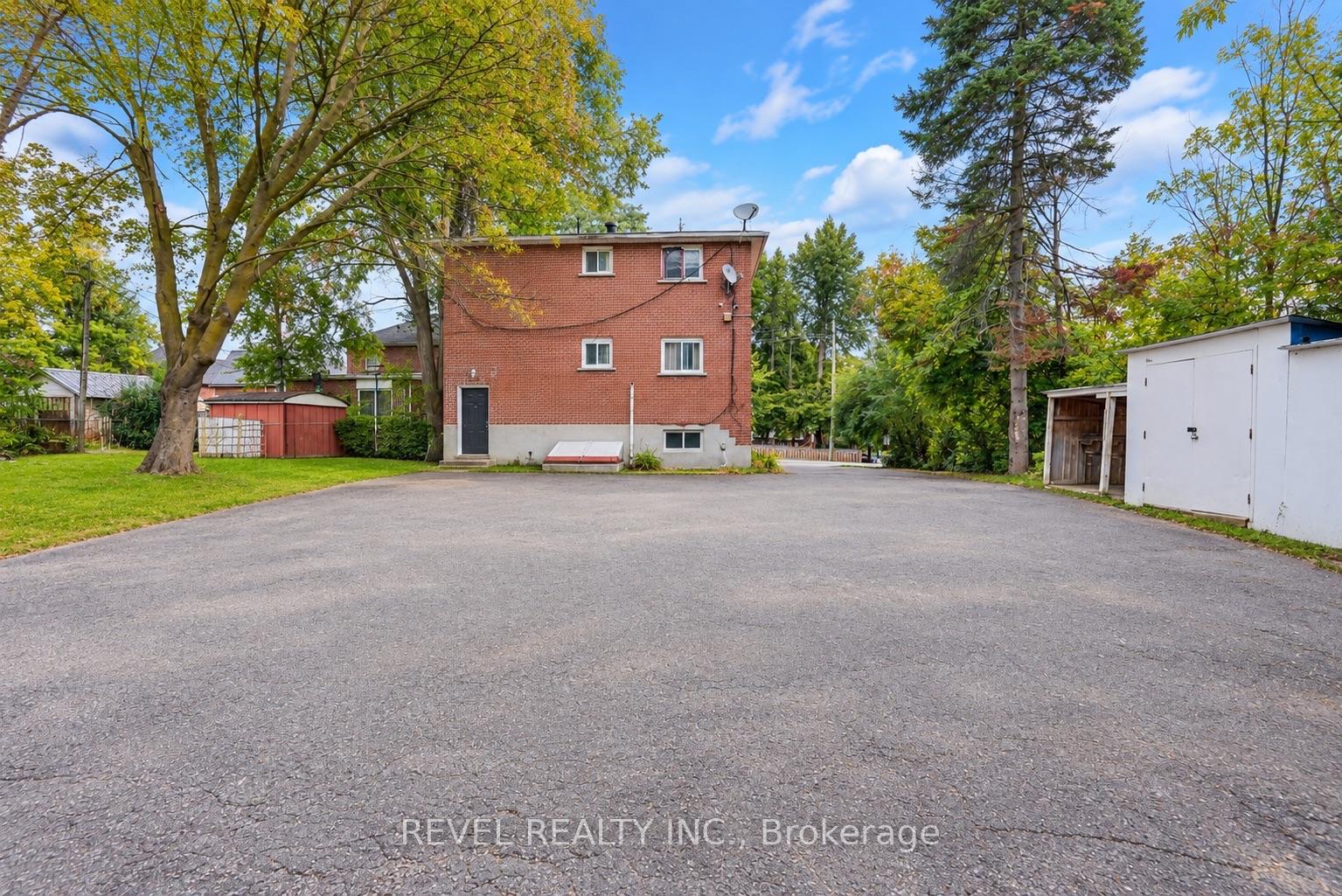 Photo 4 of 138 Innisfil Street, Barrie, Sanford — HOMEH
