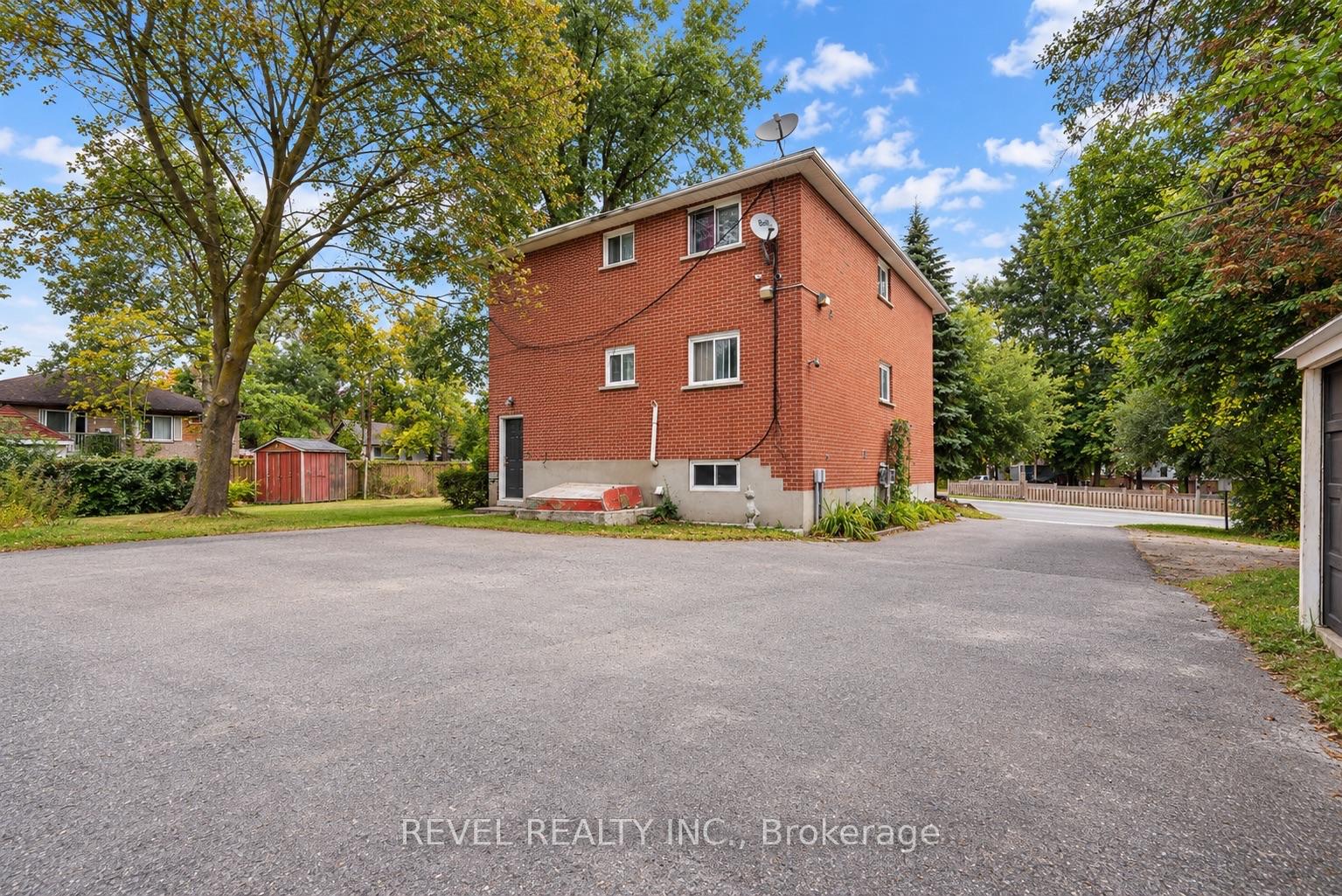 Photo 5 of 138 Innisfil Street, Barrie, Sanford — HOMEH