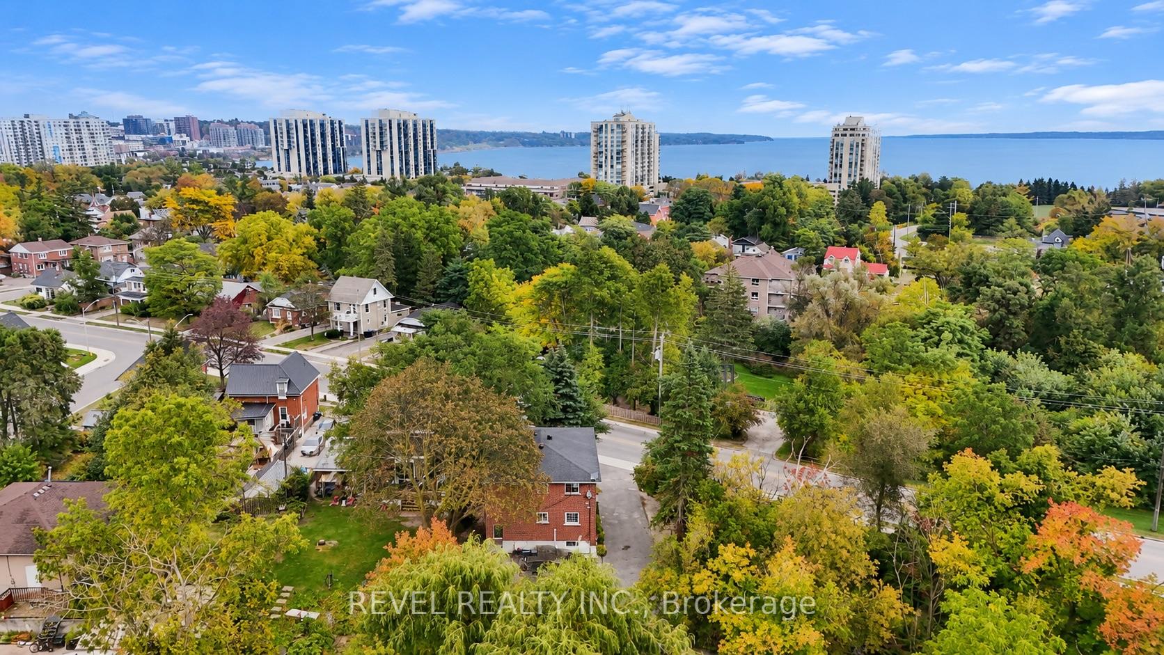 Photo 6 of 138 Innisfil Street, Barrie, Sanford — HOMEH