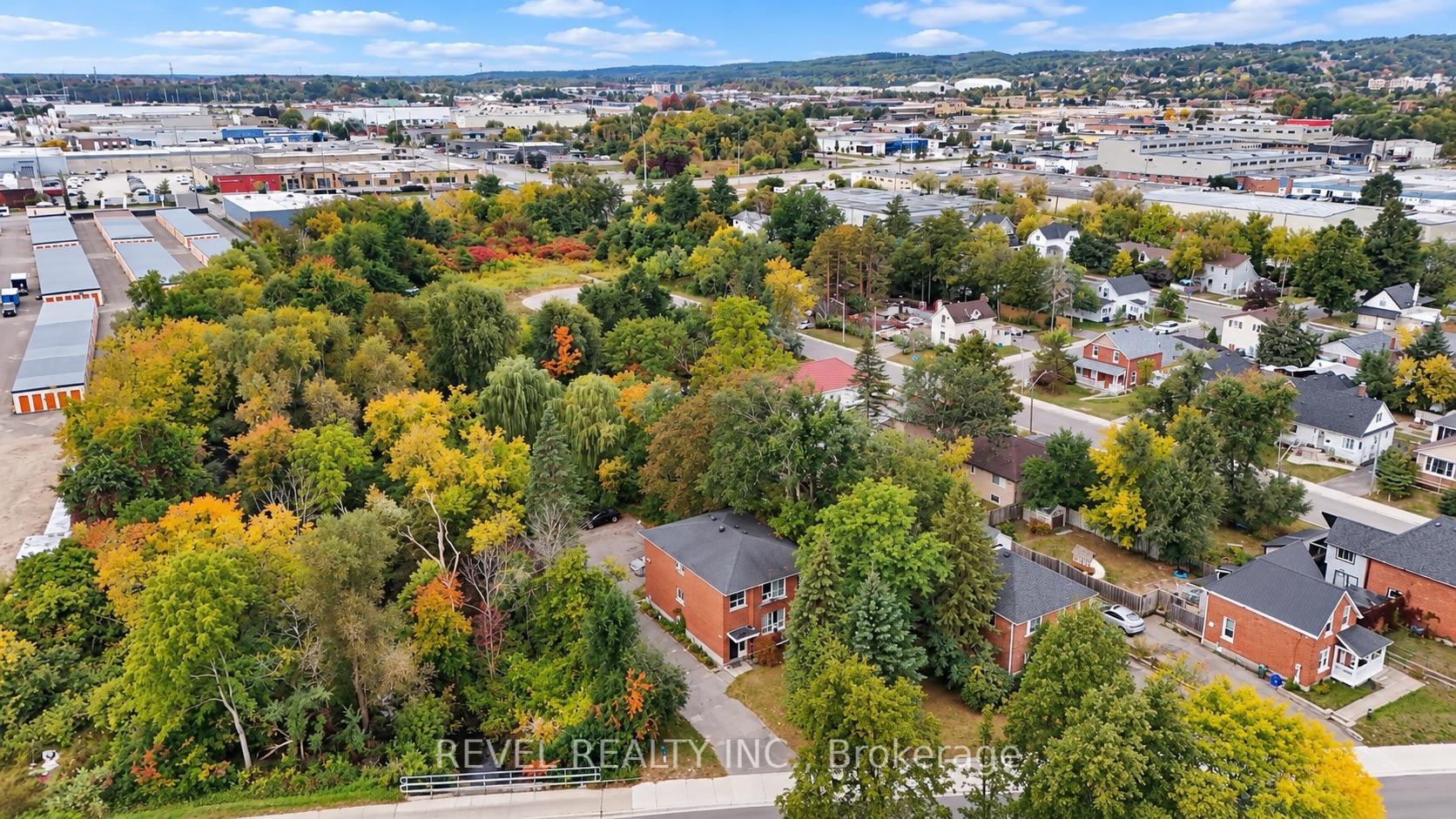 Photo 10 of 138 Innisfil Street, Barrie, Sanford — HOMEH