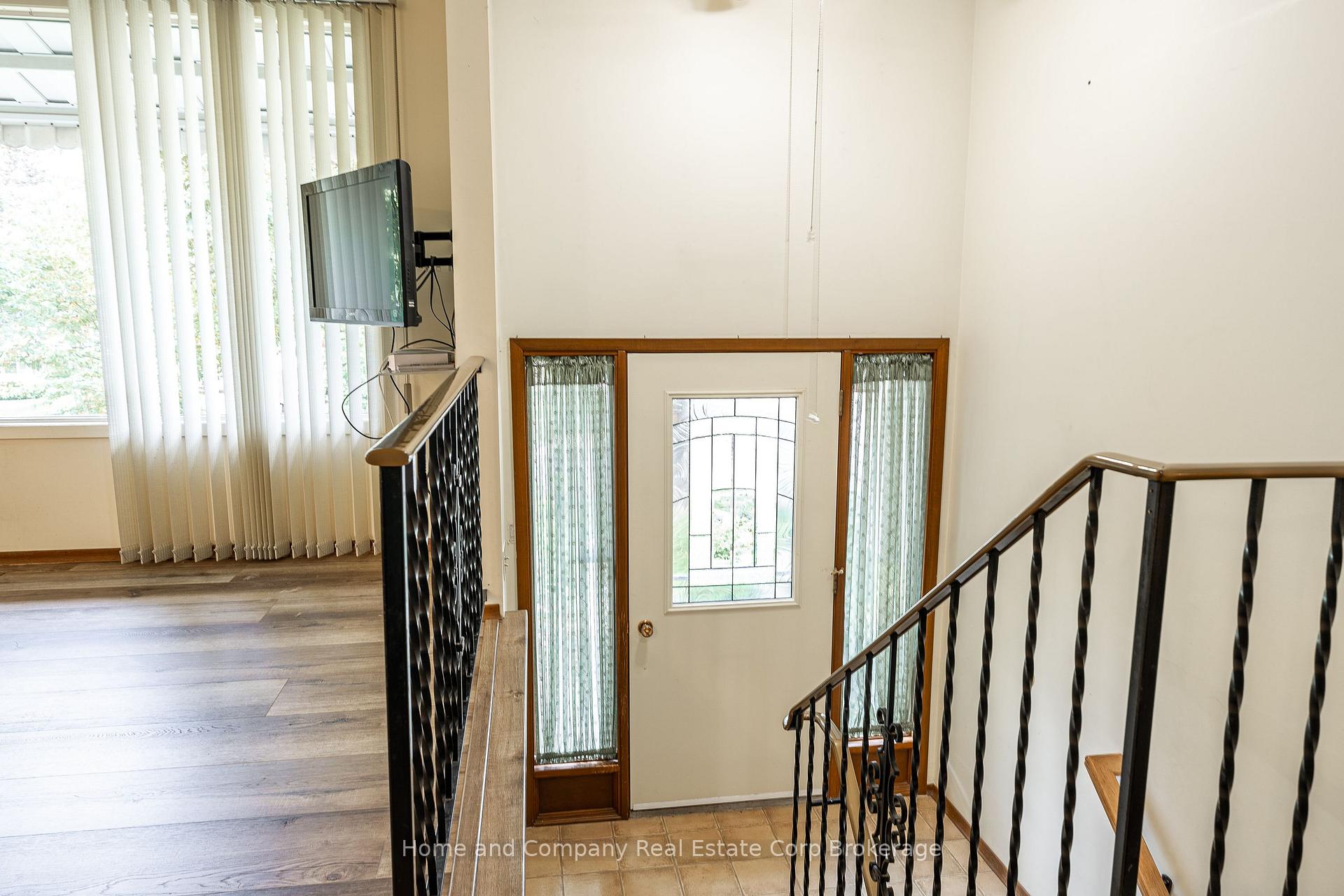Photo 4 of 69 Nethercott Drive, Stratford — HOMEH