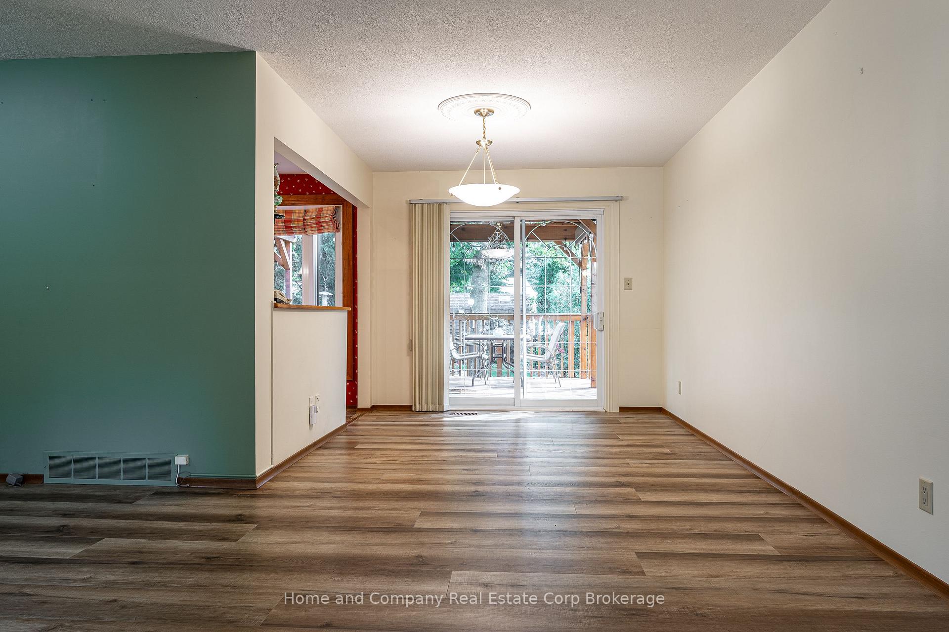 Photo 9 of 69 Nethercott Drive, Stratford — HOMEH