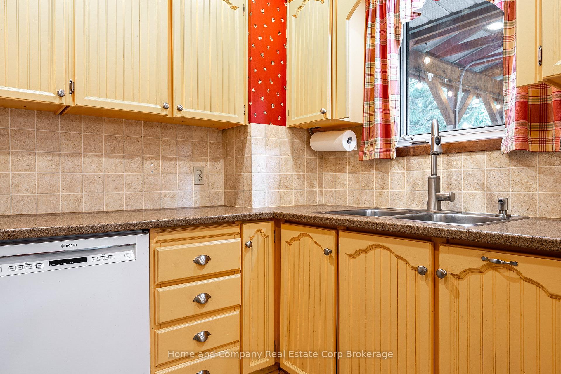 Photo 15 of 69 Nethercott Drive, Stratford — HOMEH