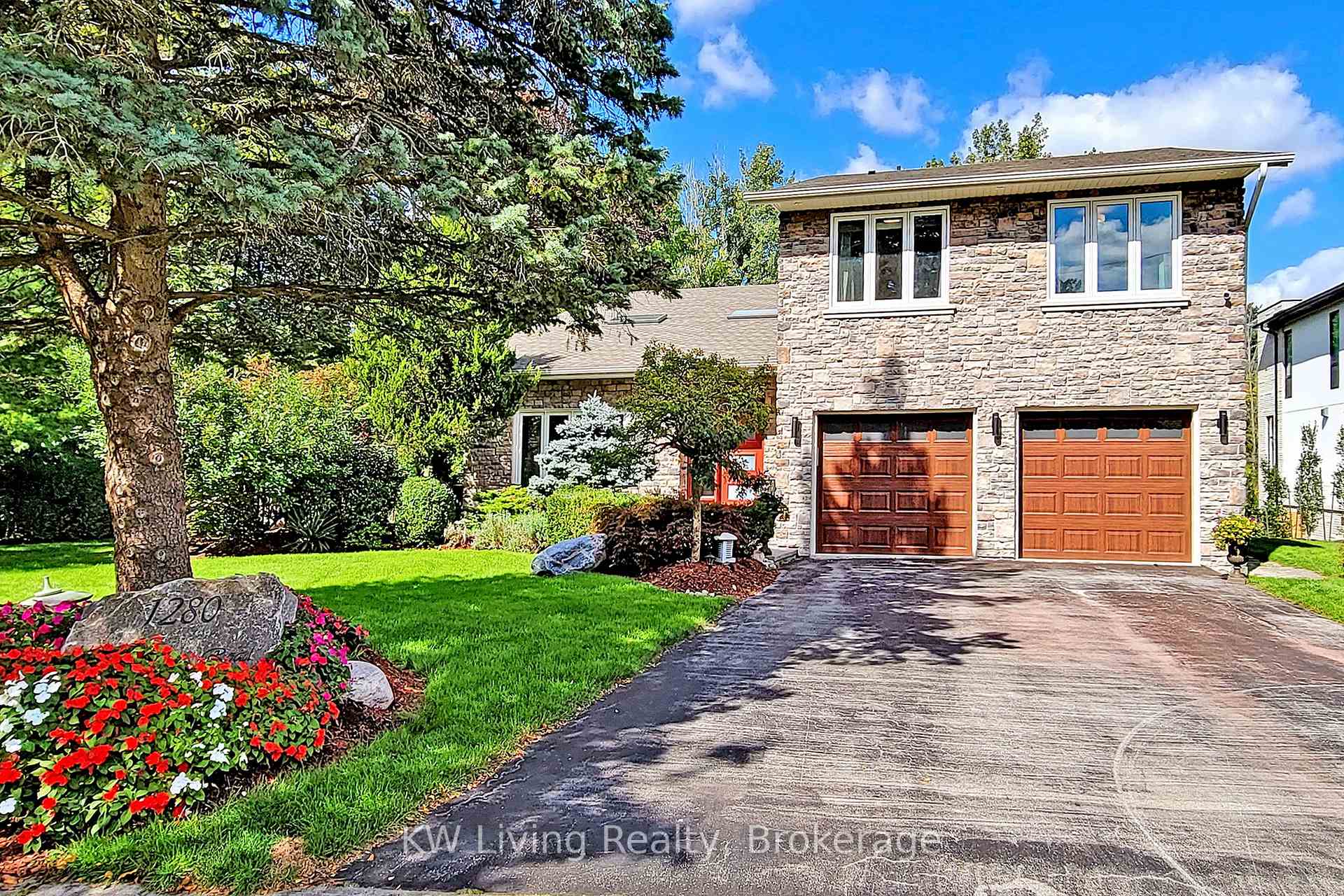 Photo 3 of 1280 Watersedge Road, Mississauga, Clarkson — HOMEH