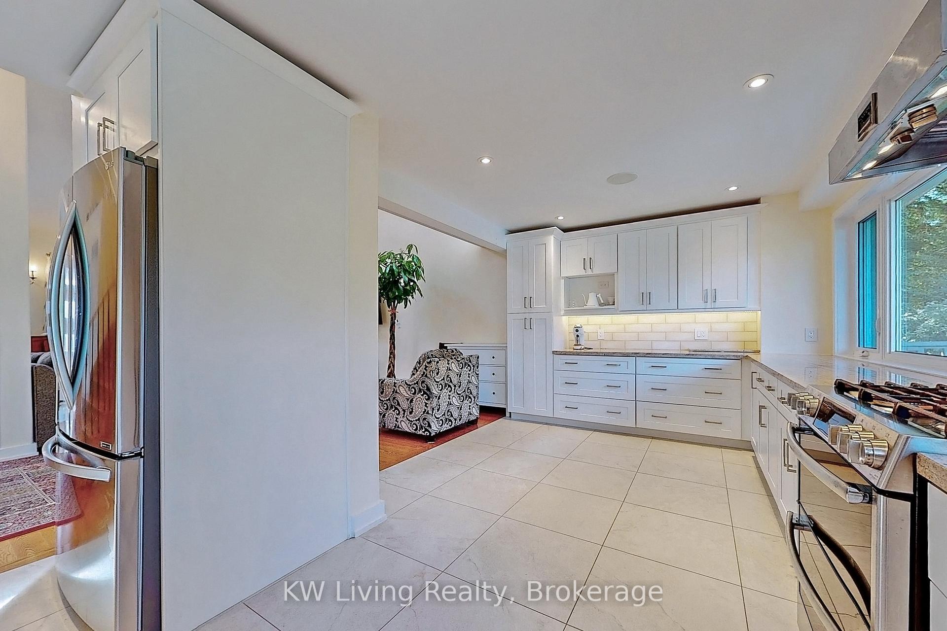 Photo 9 of 1280 Watersedge Road, Mississauga, Clarkson — HOMEH