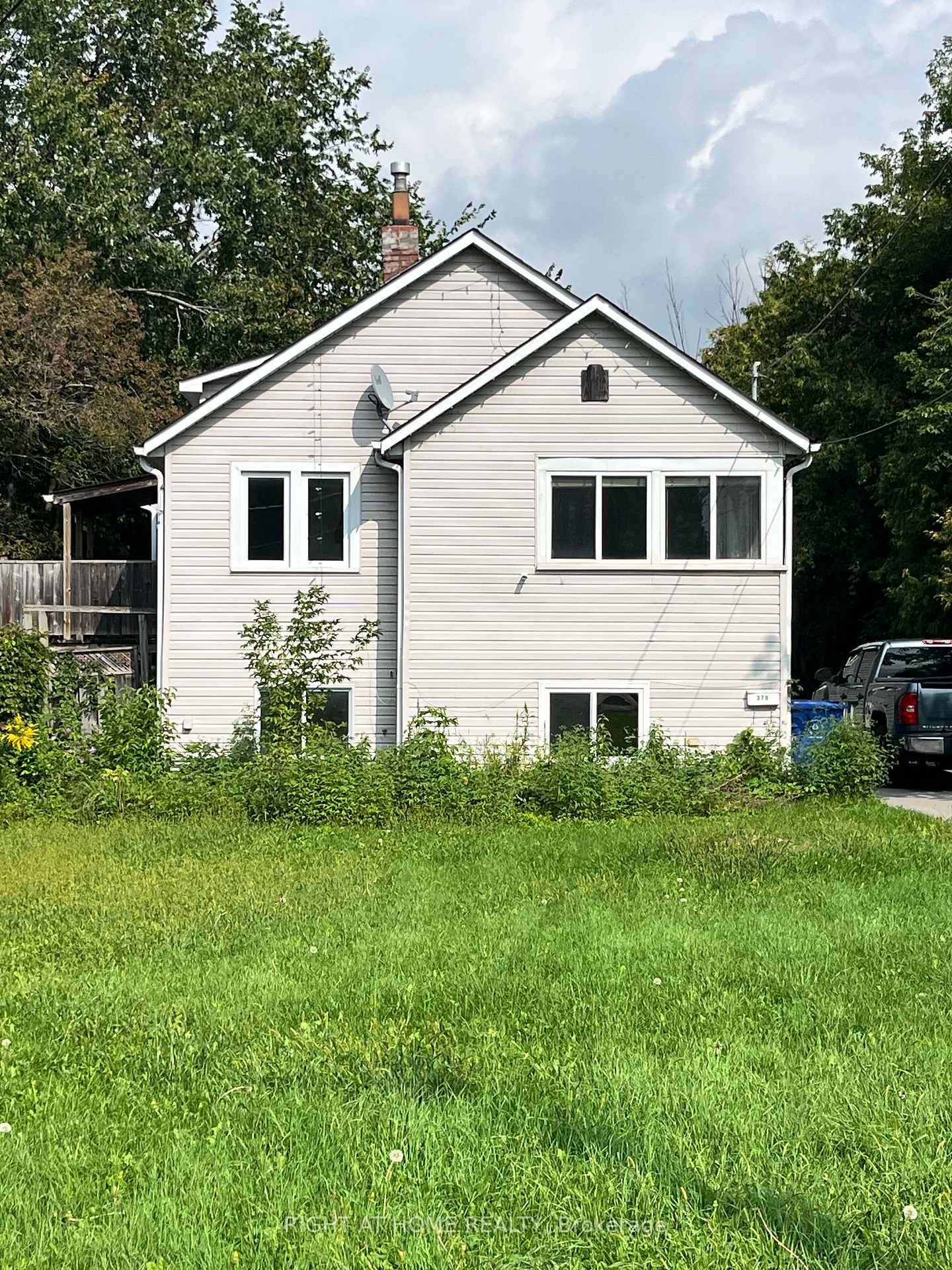 Photo of 379 The Queensway South