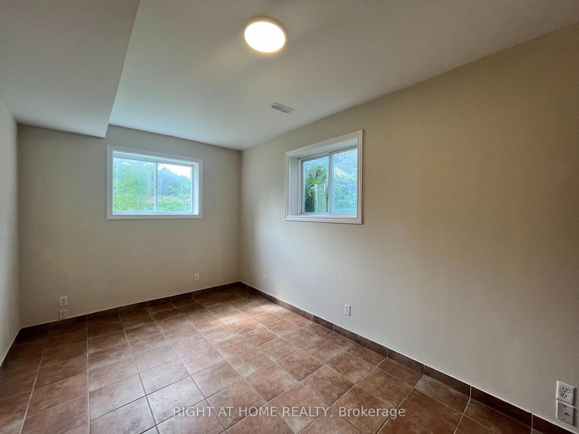 Photo 14 of 379 The Queensway South, Georgina, Keswick South — HOMEH