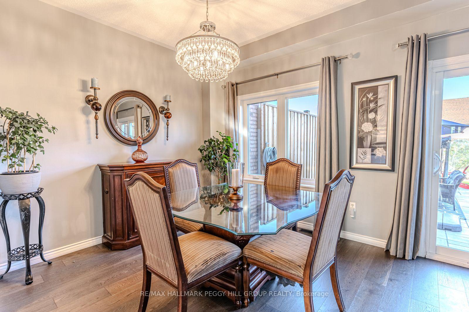 Photo 5 of 17 Bruce Crescent, Barrie, Bayshore — HOMEH