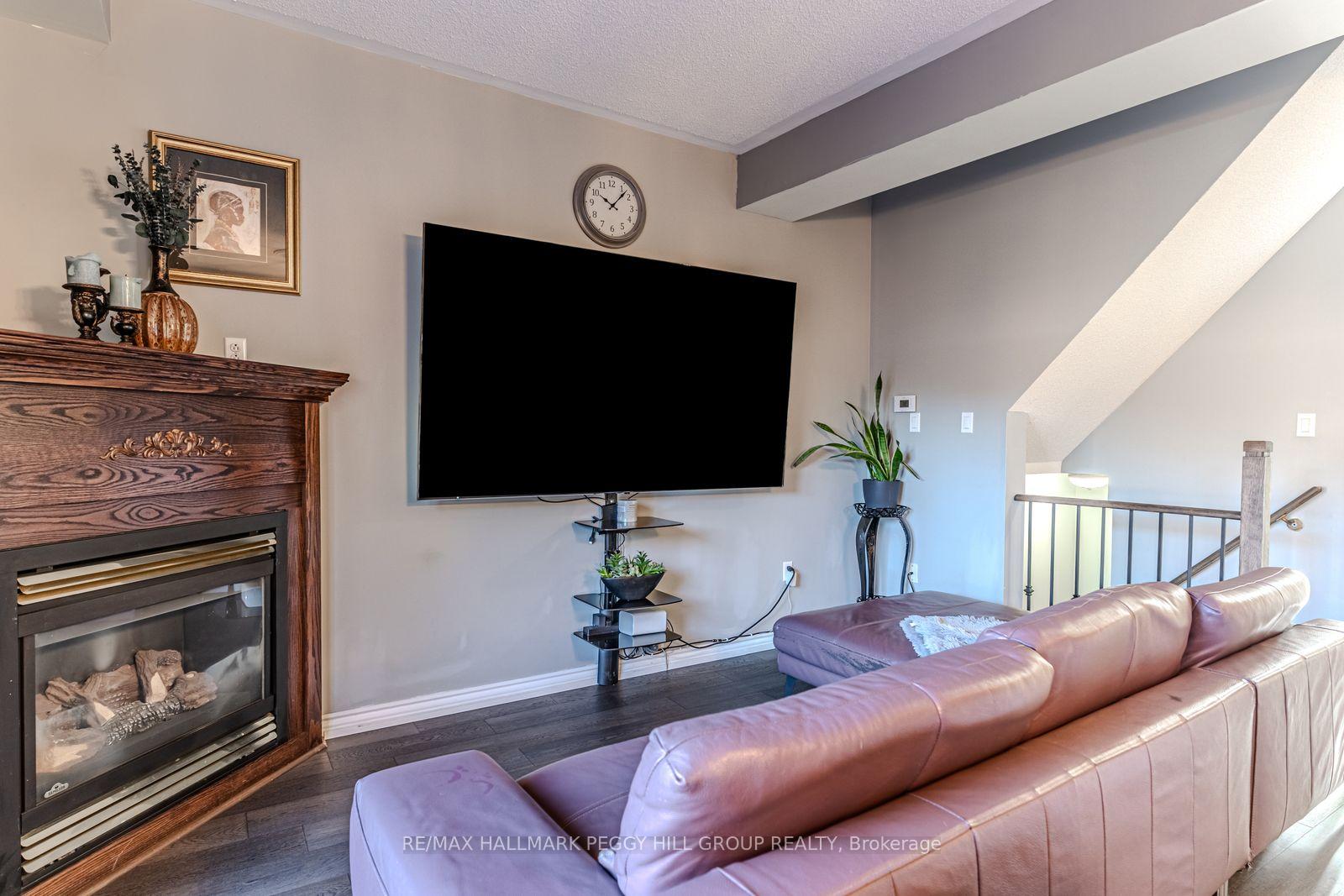 Photo 6 of 17 Bruce Crescent, Barrie, Bayshore — HOMEH