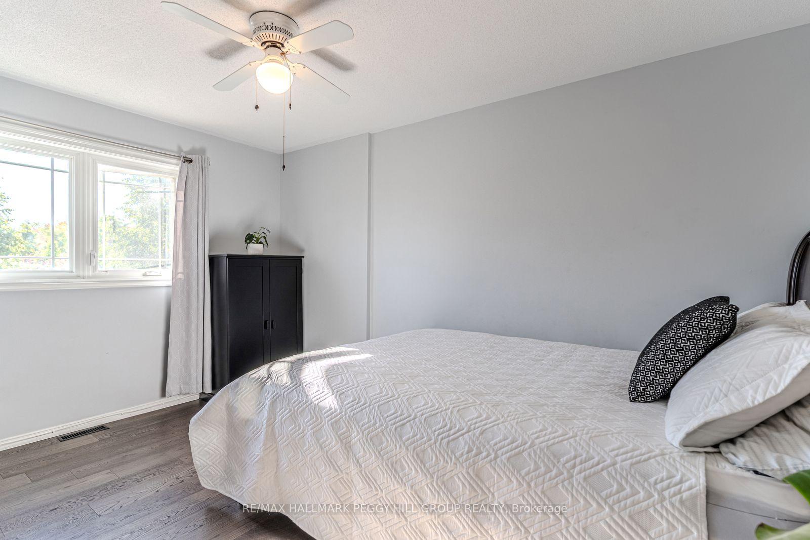 Photo 7 of 17 Bruce Crescent, Barrie, Bayshore — HOMEH