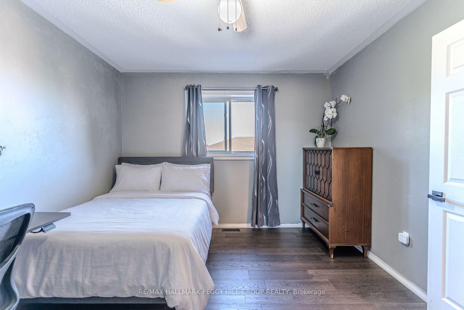 Photo 8 of 17 Bruce Crescent, Barrie, Bayshore — HOMEH
