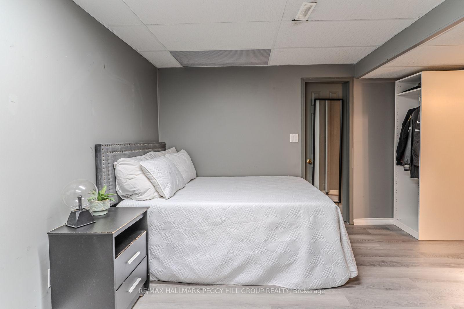 Photo 11 of 17 Bruce Crescent, Barrie, Bayshore — HOMEH