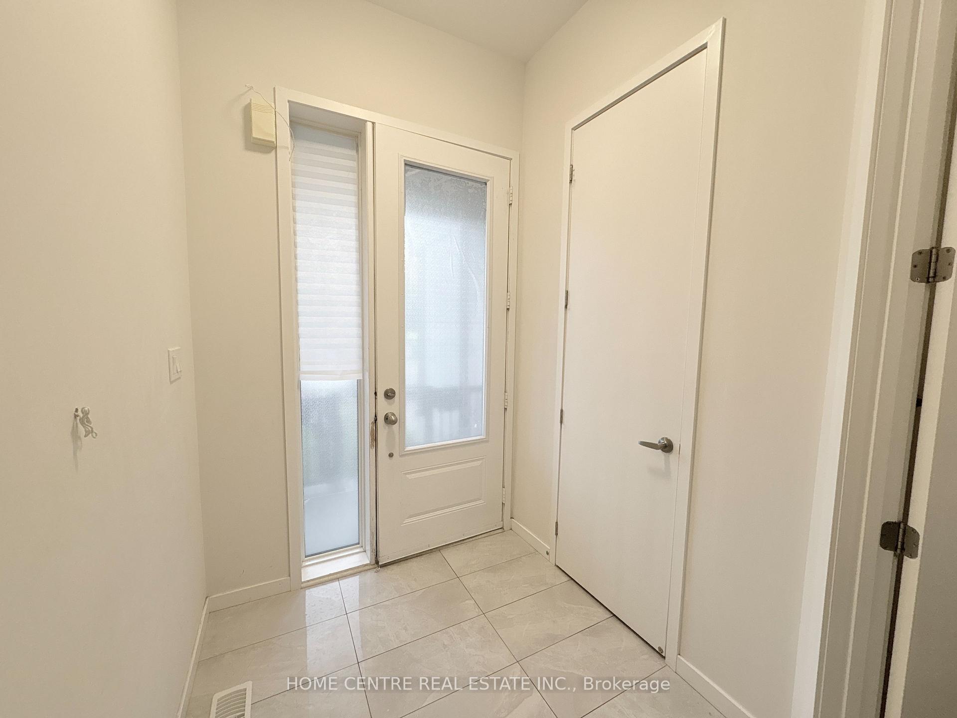 Photo 3 of 393 Elyse Court, Aurora, Bayview Northeast — HOMEH