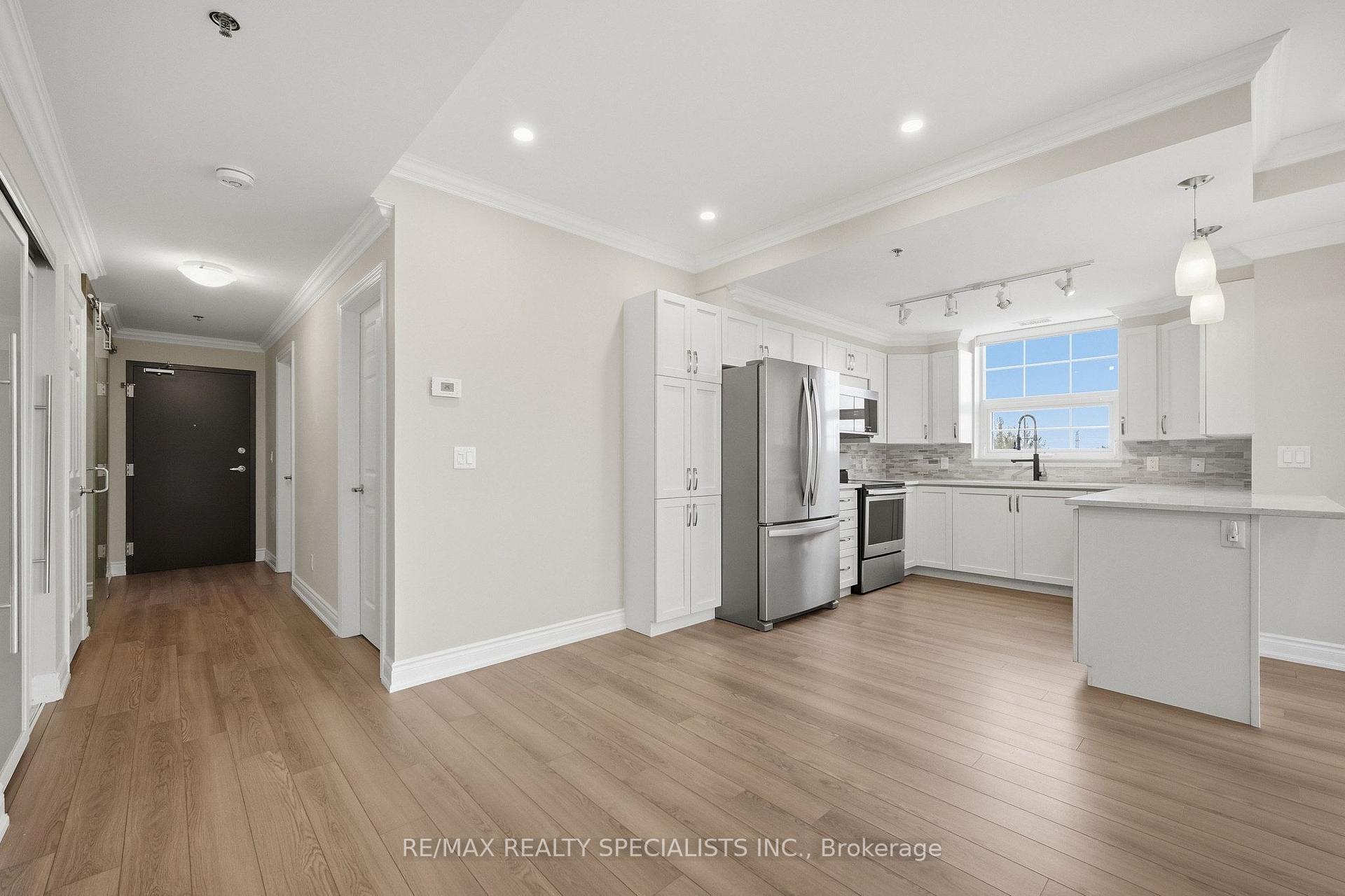 Photo 5 of Unit 304, 21 Brookhouse Drive, Clarington, Newcastle — HOMEH