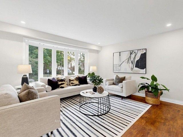 Photo 4 of 12 Sir Pellias Terrace, Markham, Markham Village — HOMEH