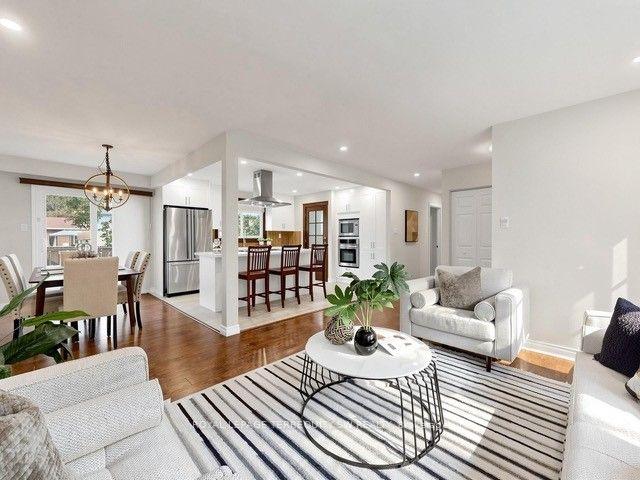 Photo 5 of 12 Sir Pellias Terrace, Markham, Markham Village — HOMEH