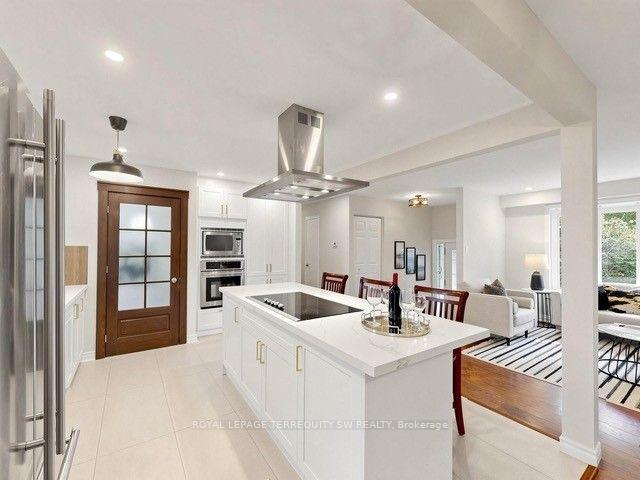 Photo 10 of 12 Sir Pellias Terrace, Markham, Markham Village — HOMEH