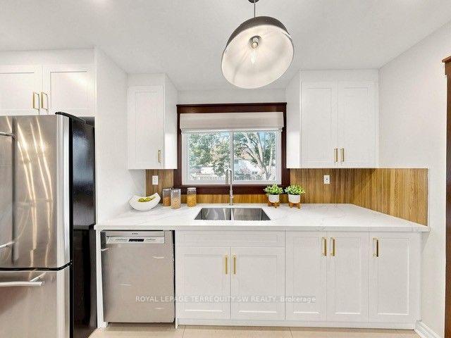 Photo 11 of 12 Sir Pellias Terrace, Markham, Markham Village — HOMEH