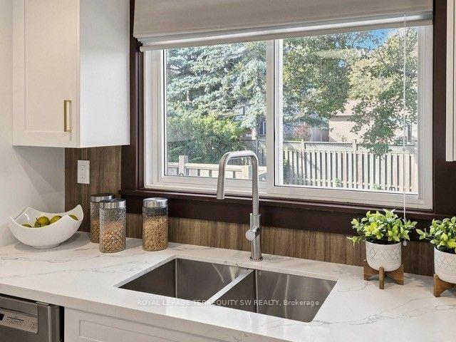 Photo 12 of 12 Sir Pellias Terrace, Markham, Markham Village — HOMEH