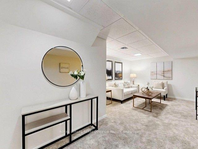 Photo 21 of 12 Sir Pellias Terrace, Markham, Markham Village — HOMEH