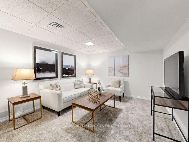 Photo 22 of 12 Sir Pellias Terrace, Markham, Markham Village — HOMEH