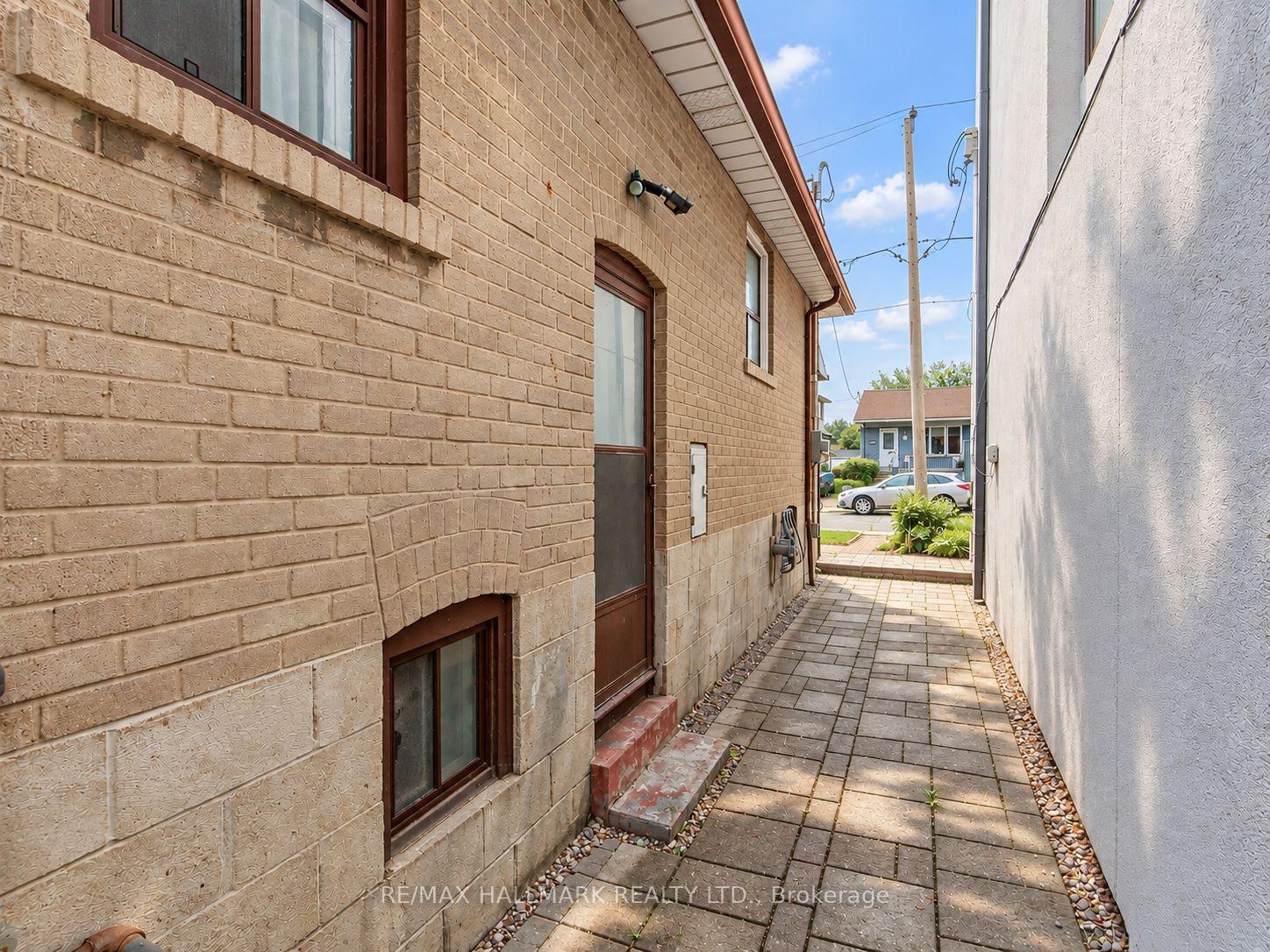 Photo 4 of 65 Holmstead Avenue, Toronto, O'Connor-Parkview — HOMEH