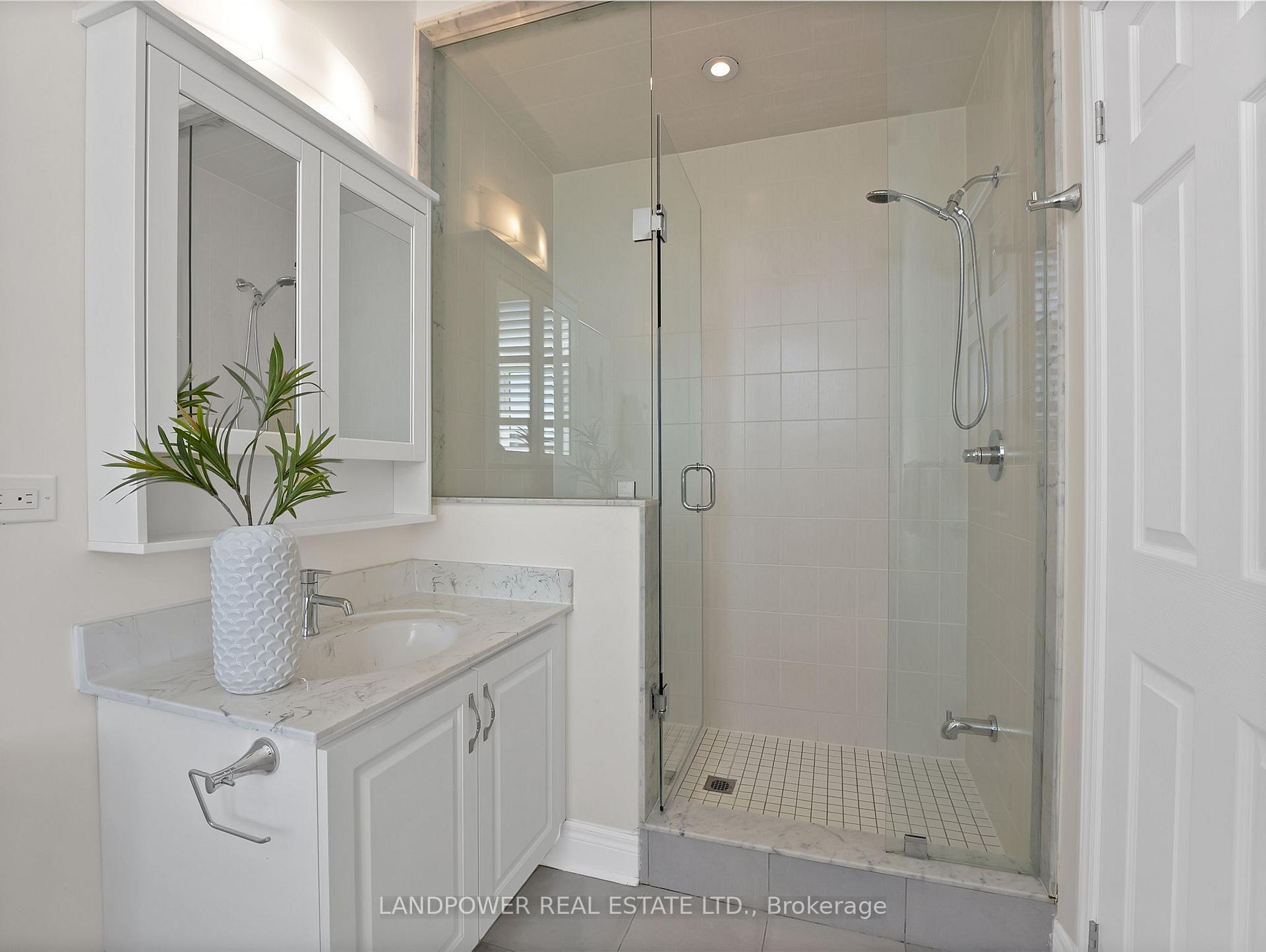 Photo 23 of 8 Aylin Crescent, Vaughan, Patterson — HOMEH