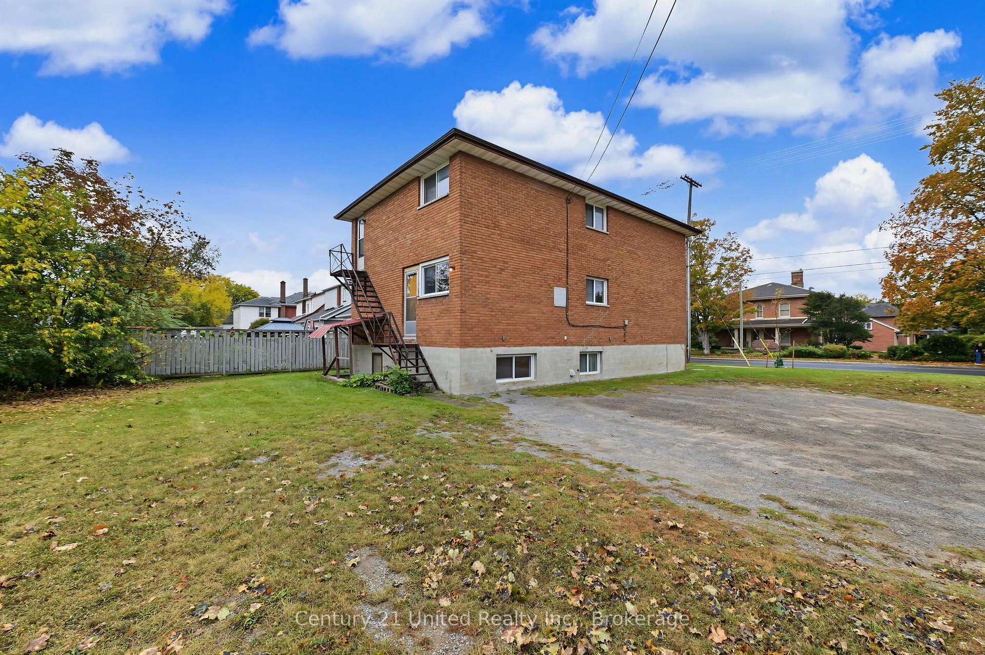 Photo 35 of 198 Aylmer Street N, Peterborough, Town Ward 3 — HOMEH