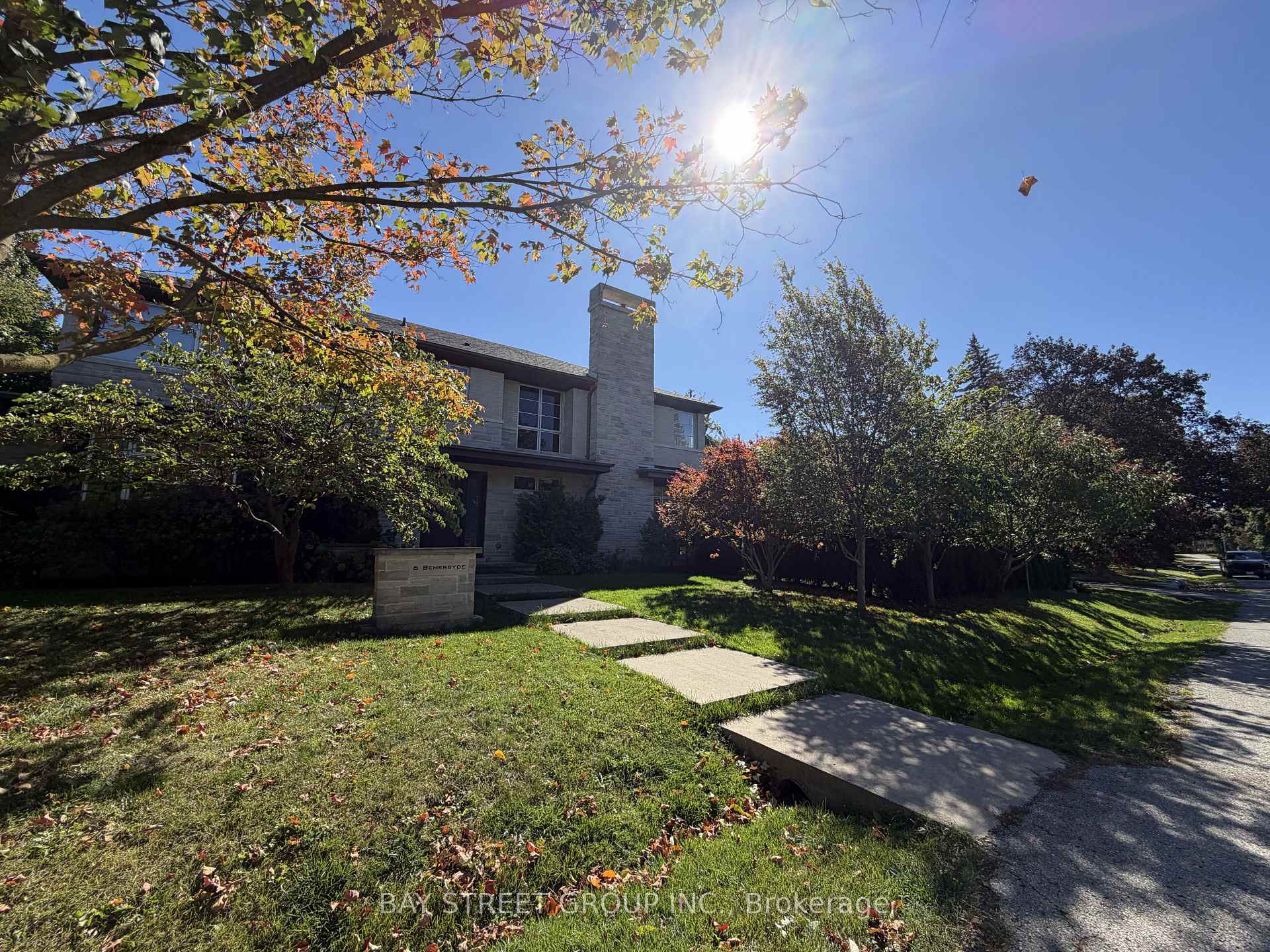 Photo 2 of 6 Bemersyde Drive, Etobicoke, Princess-Rosethorn — HOMEH