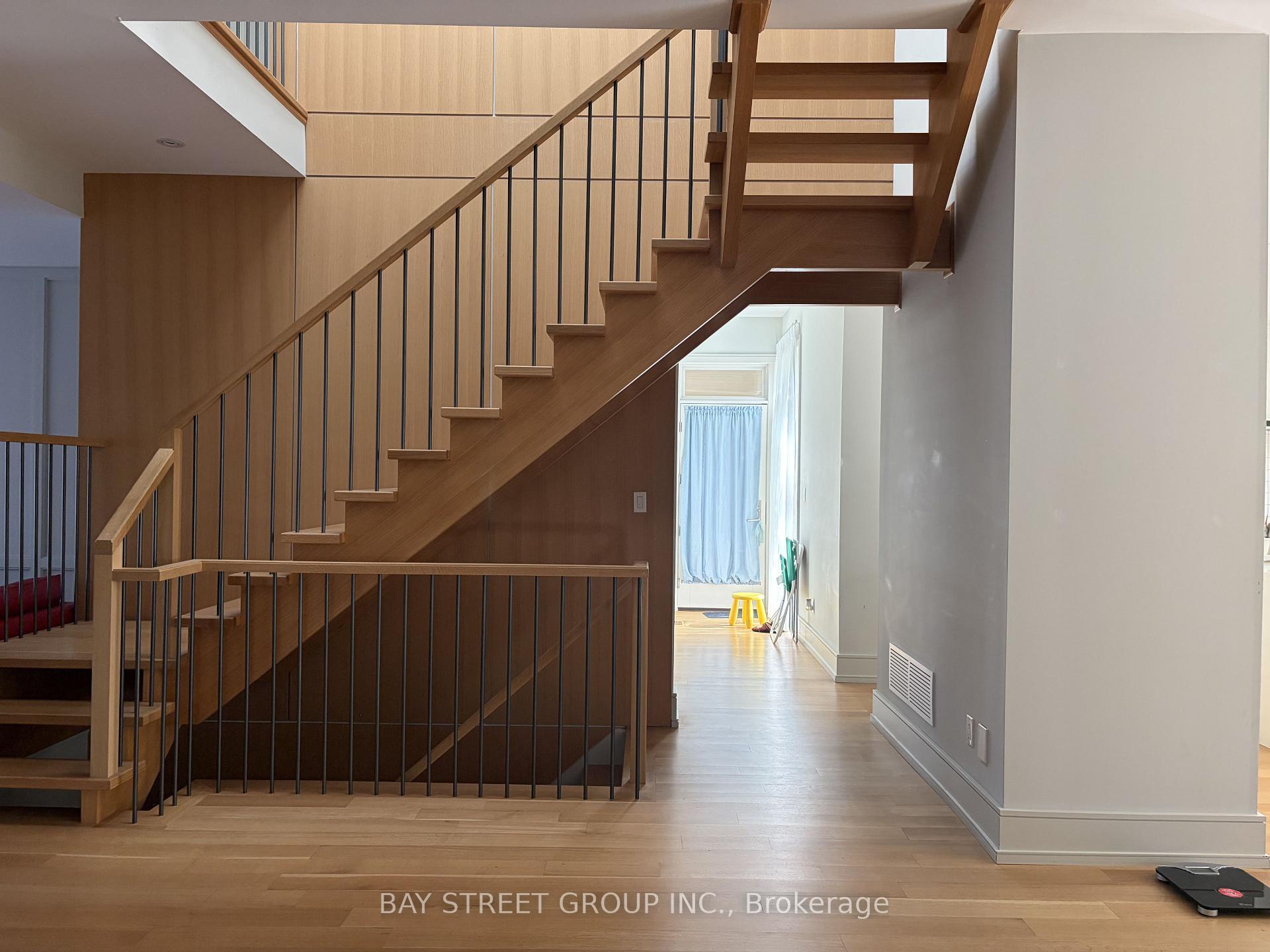 Photo 4 of 6 Bemersyde Drive, Etobicoke, Princess-Rosethorn — HOMEH