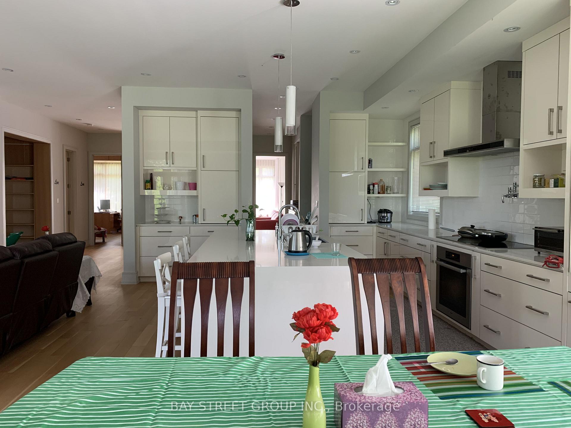 Photo 5 of 6 Bemersyde Drive, Etobicoke, Princess-Rosethorn — HOMEH
