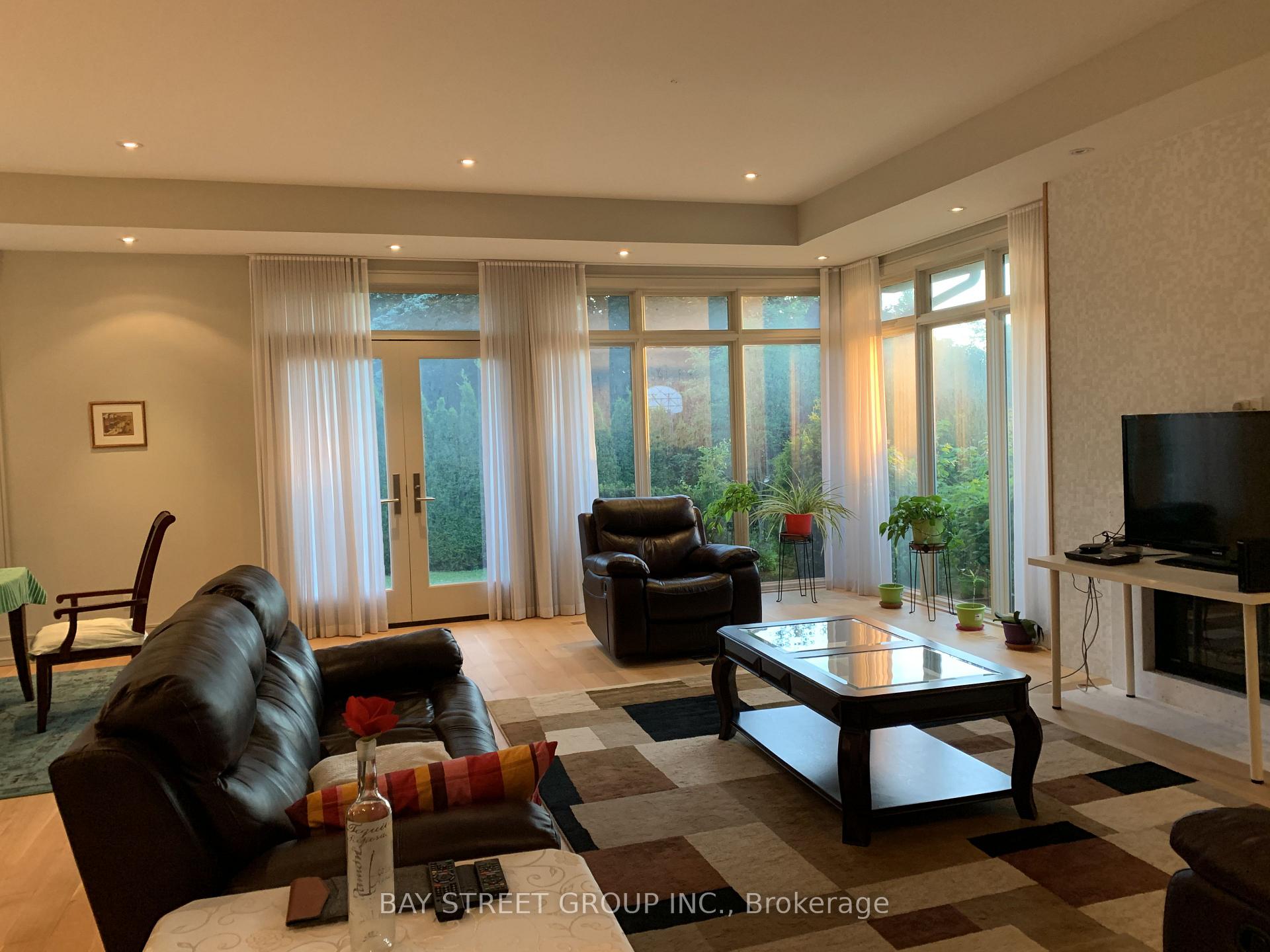 Photo 6 of 6 Bemersyde Drive, Etobicoke, Princess-Rosethorn — HOMEH